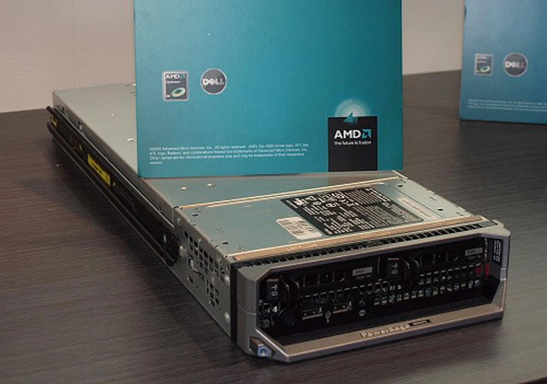  This is the Dell PowerEdge M605 dual-socket quad-core AMD Opteron server. Extremely compact indeed.  