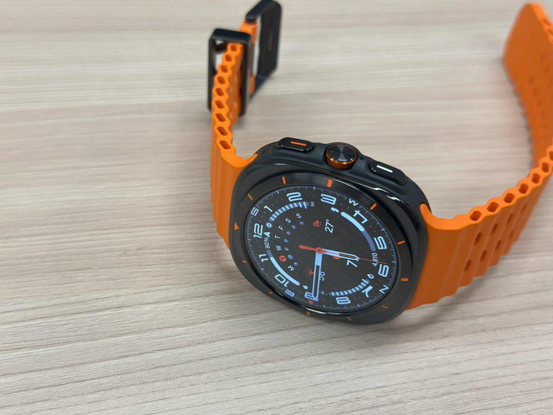 Large orange Quick Button could have been a dial. Image: HWZ