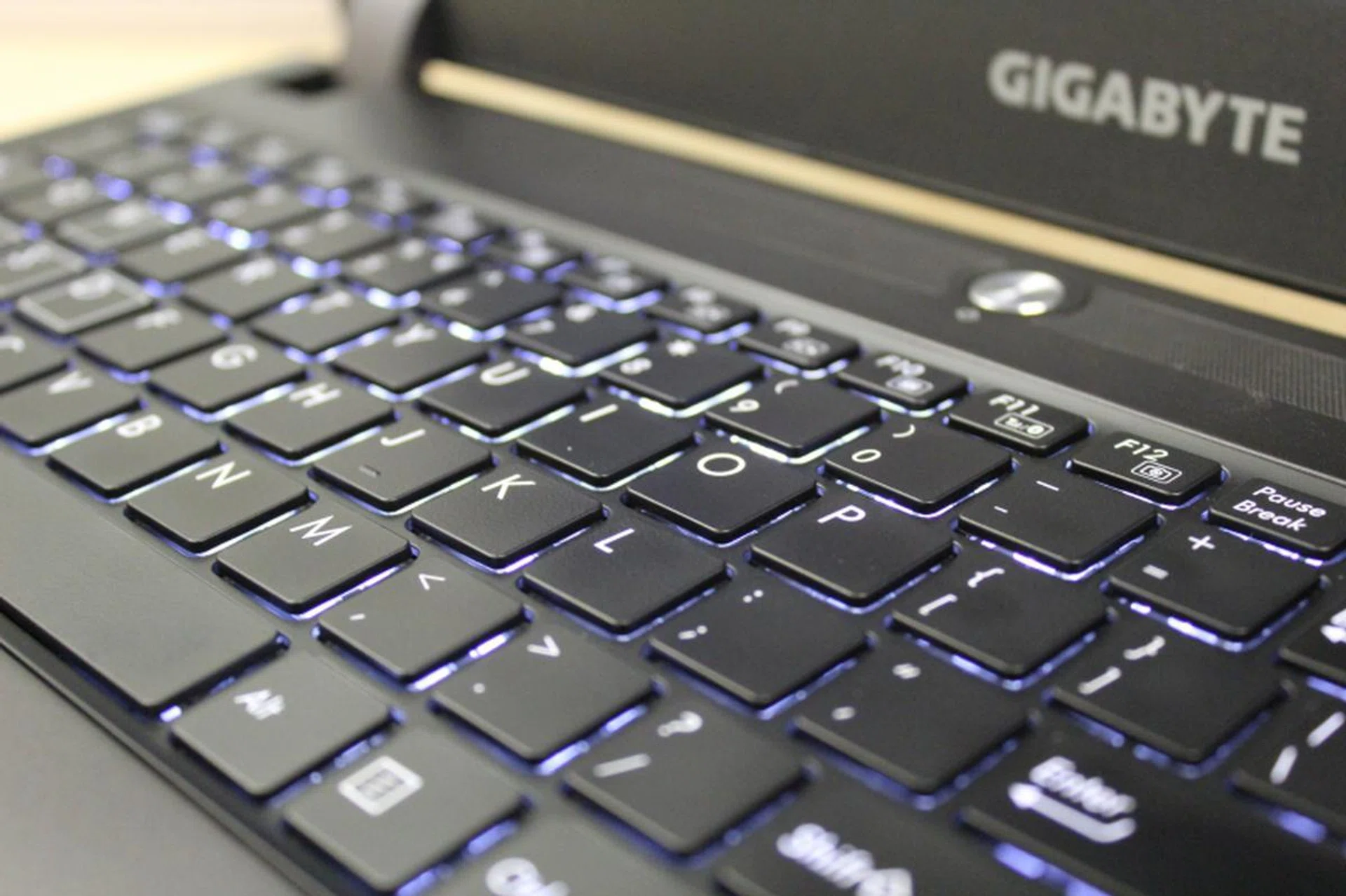 The keyboard's the same type and material as the Aorus X7 Pro, just smaller.