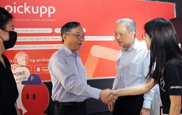 Minister of State for Trade and Industry of Singapore, Gan Kim Yong, with Crystal Pang, CEO of Pickupp. Image source: Pickupp. 
