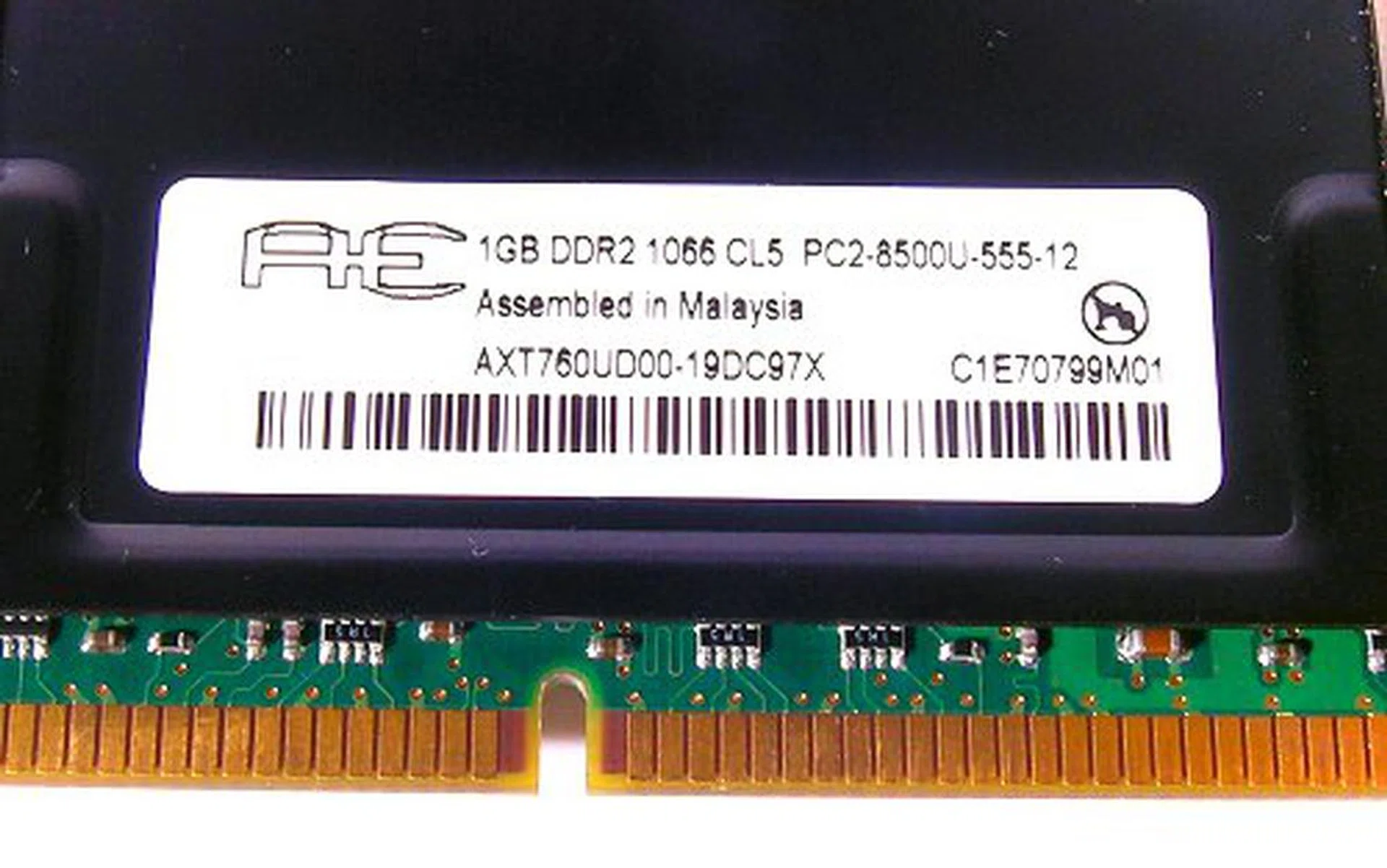 Close up clearly shows these are CL5 DIMMs.