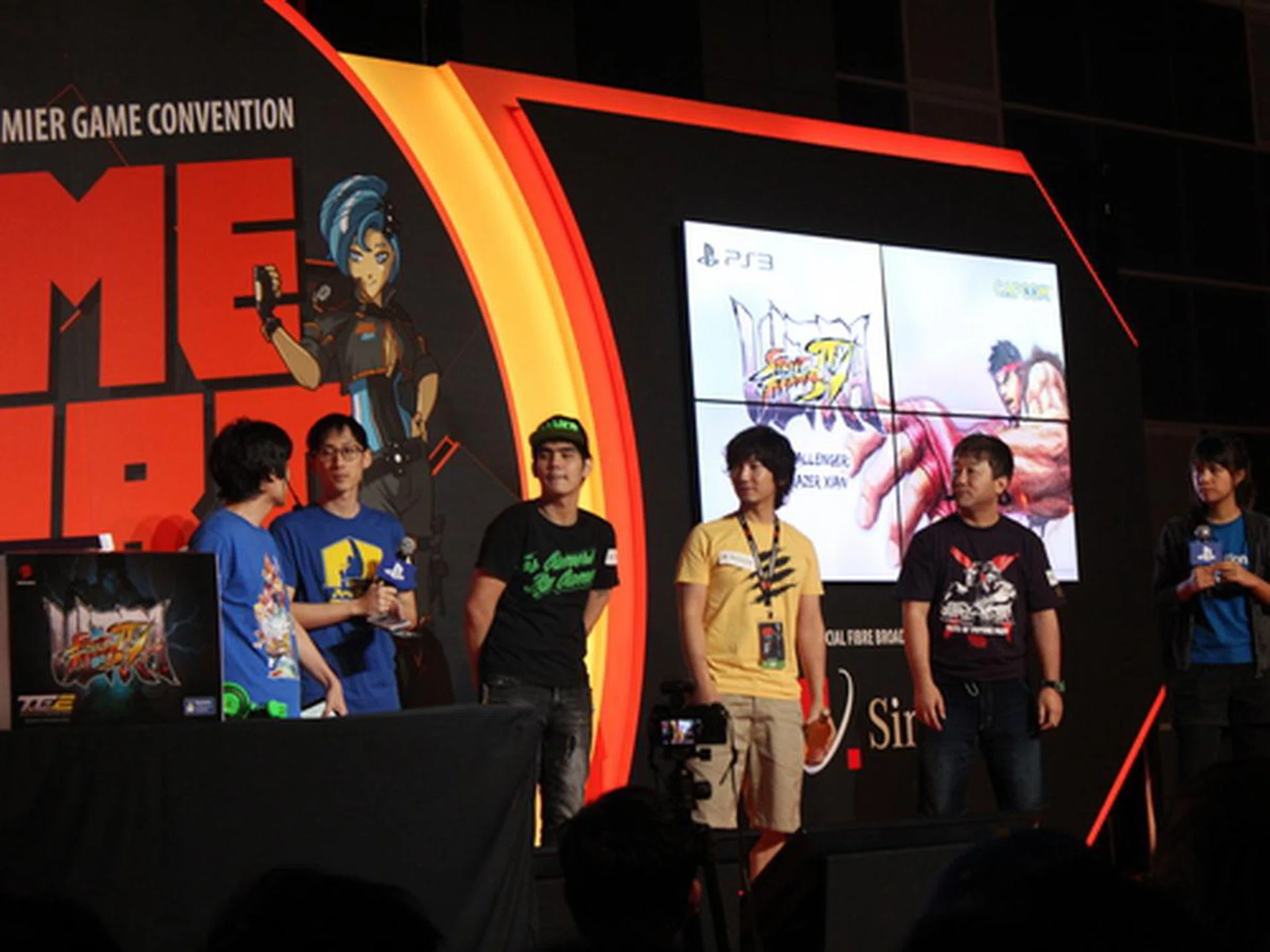 Daigo Umehara was on hand to challenge the crowd, only for Xian (Singapore's SF champ) to appear and challenge the Japanese champion. Xian later won the series of matches, beating Daigo 2-1.