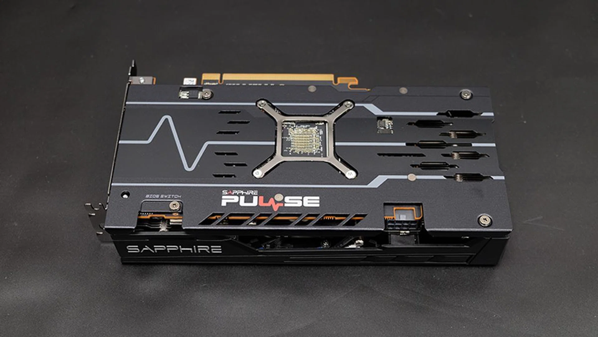 You can see here the BIOS switch at the edge.