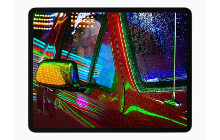 The 12.9-inch iPad Pro has a mini-LED display with much higher brightness and a significantly better contrast ratio. (Image source: Apple)