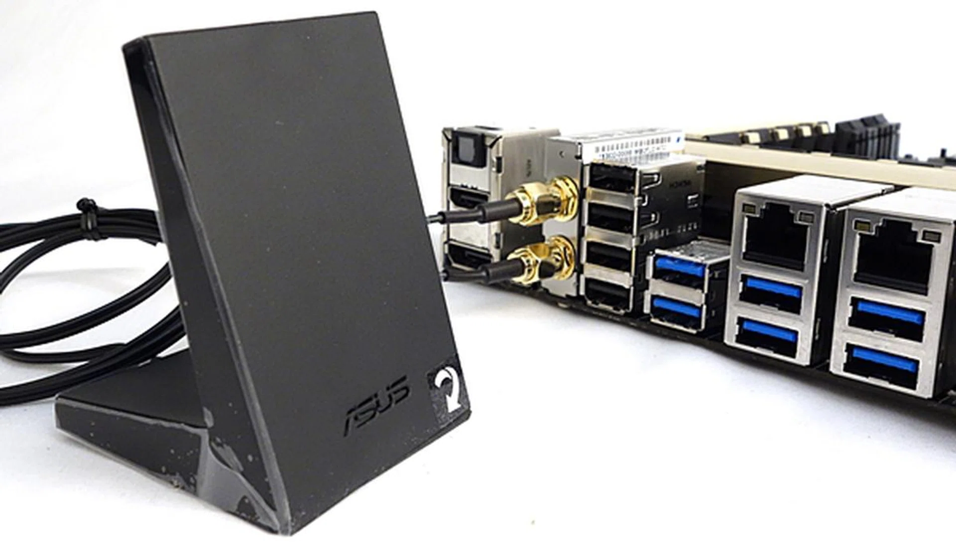 The ASUS 2T2R dual-band Wi-Fi moving antennas package is one of the best designed antennas bundled with motherboards due to its wide stable base. It is also able to fold away flat for storage.