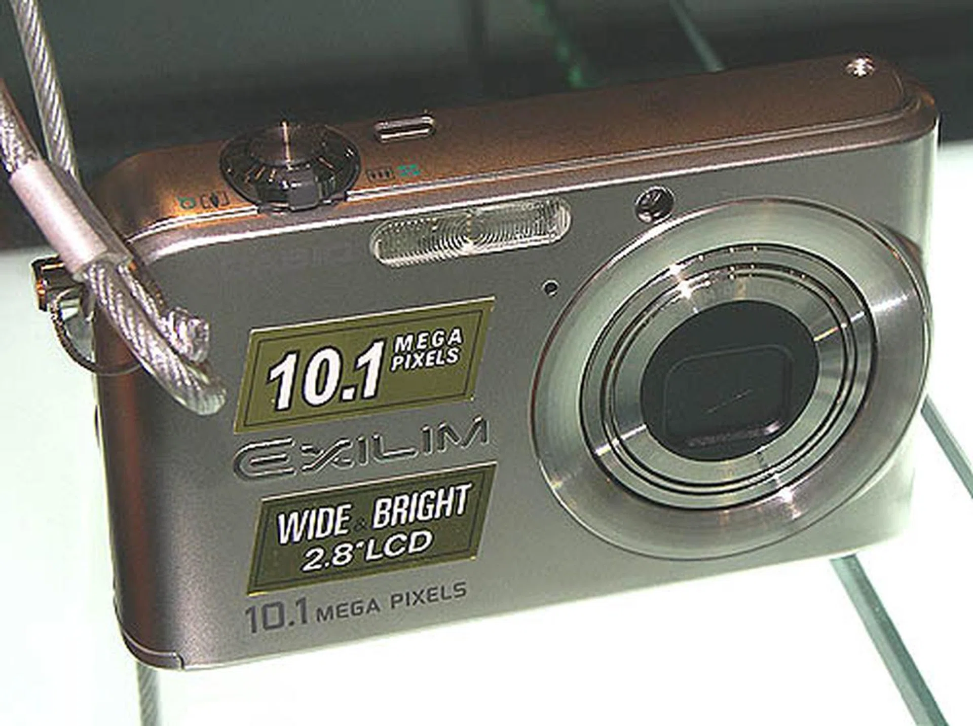 The EXILIM Z1000 is one of the first 10.2-megapixel compact digital cameras introduced into the market with built-in Anti-Shake DSP. It is retailing now for only $799. Every purchase of EXILIM cameras entitles you a lucky draw to win Casio Keyboards, waist pouch and portable calculator. 