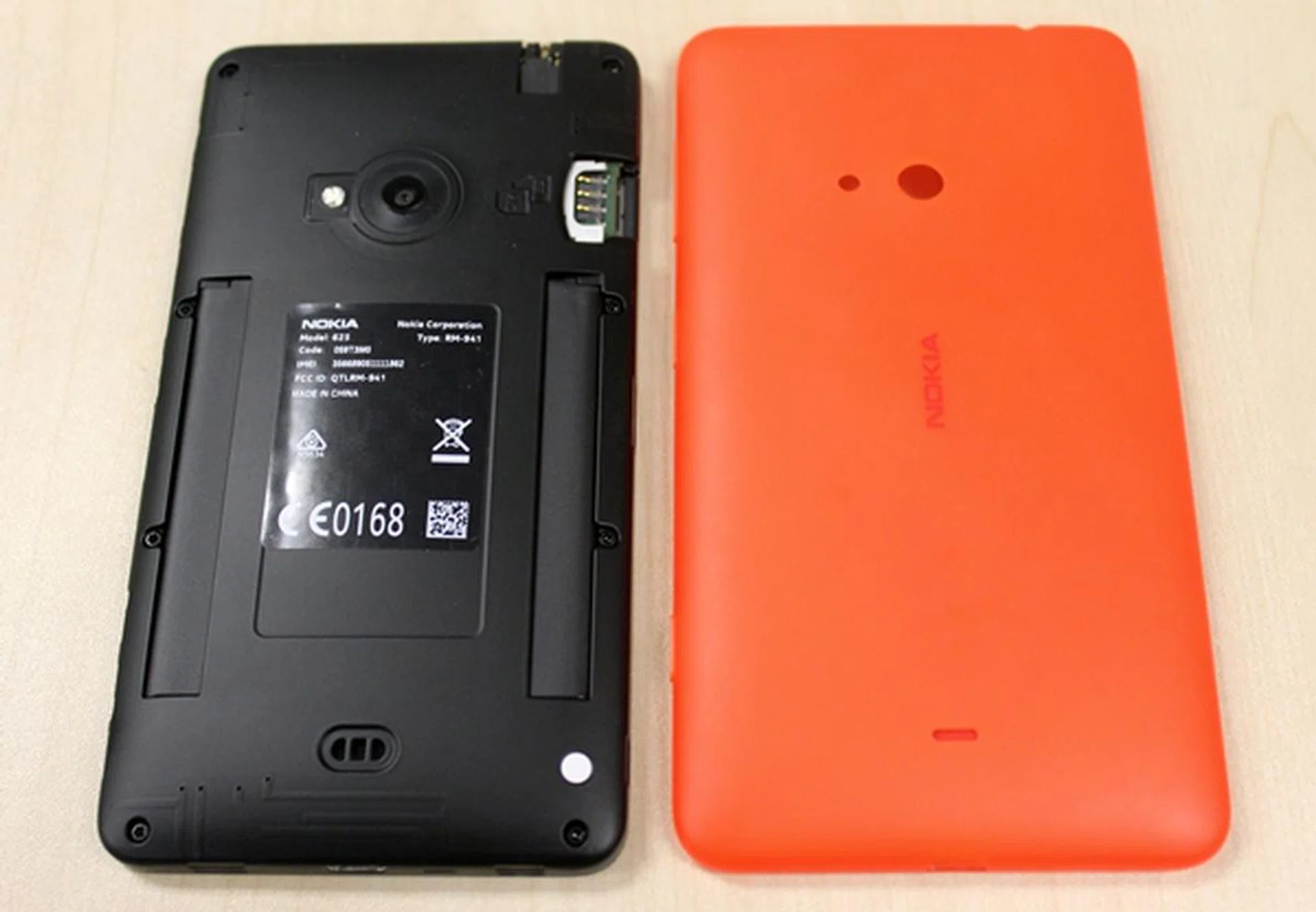 It can be a tricky affair removing the back over. Start from one of the sides at the bottom. The microSD and micro-SIM slots are located at the top right corner.