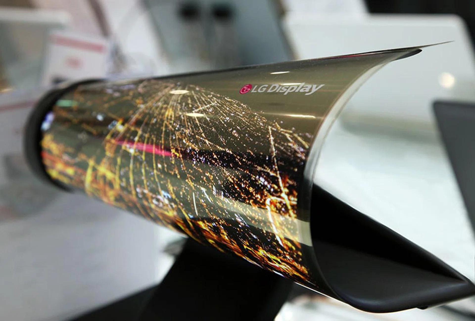 At CES 2016, LG also showed off an 18-inch OLED display that can be bent. With so many benefits, OLED looks set to be the dominant display technology of the near future.