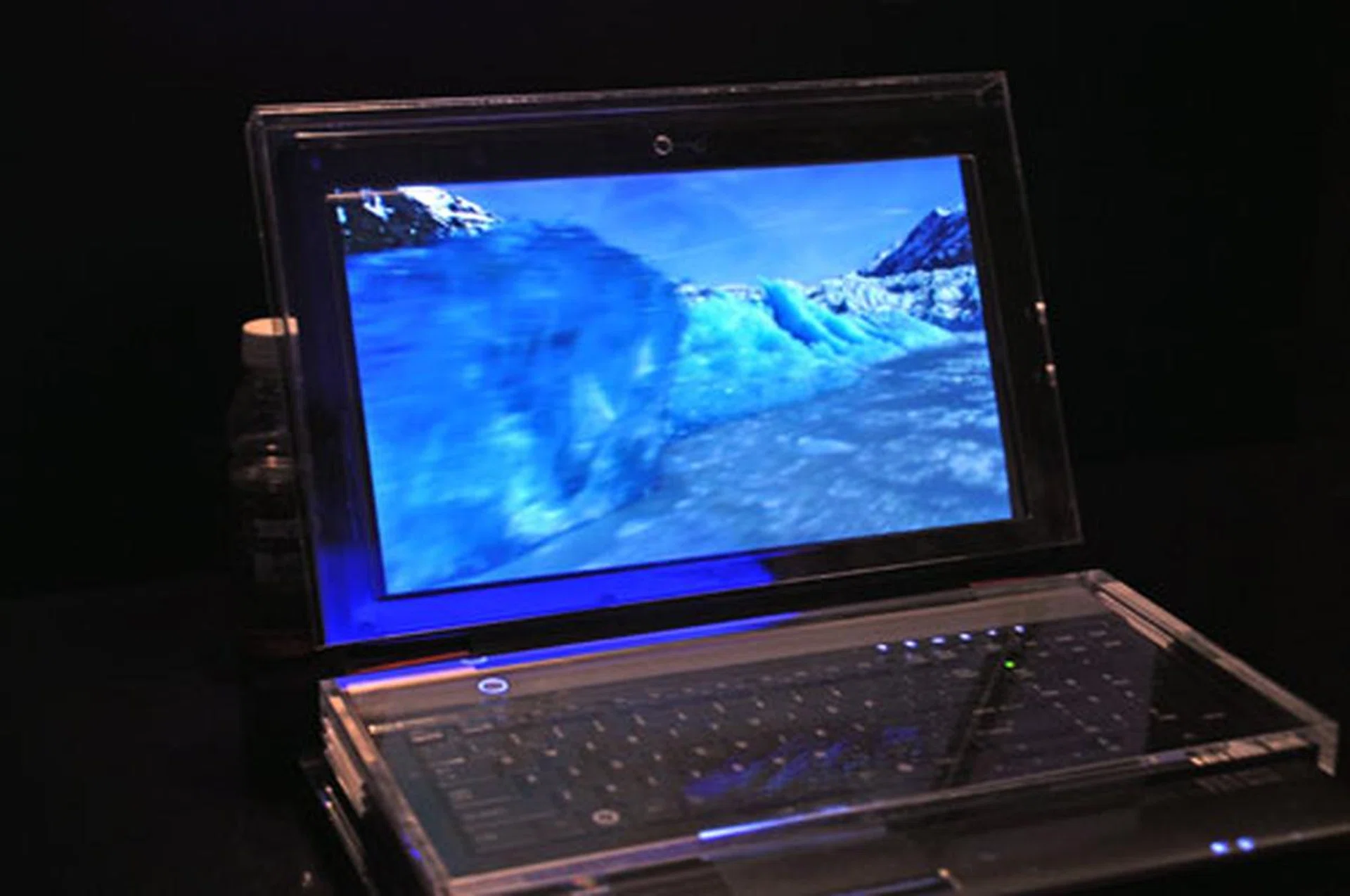A smaller screen using the same parallex barrier technology as the TVs do make more sense. Firstly, your head position won't be moving too much, and you can adjust the set to your position. This notebook is also capable of detecting whether you are in front of the unit and turning on the stereoscopic feature automatically.