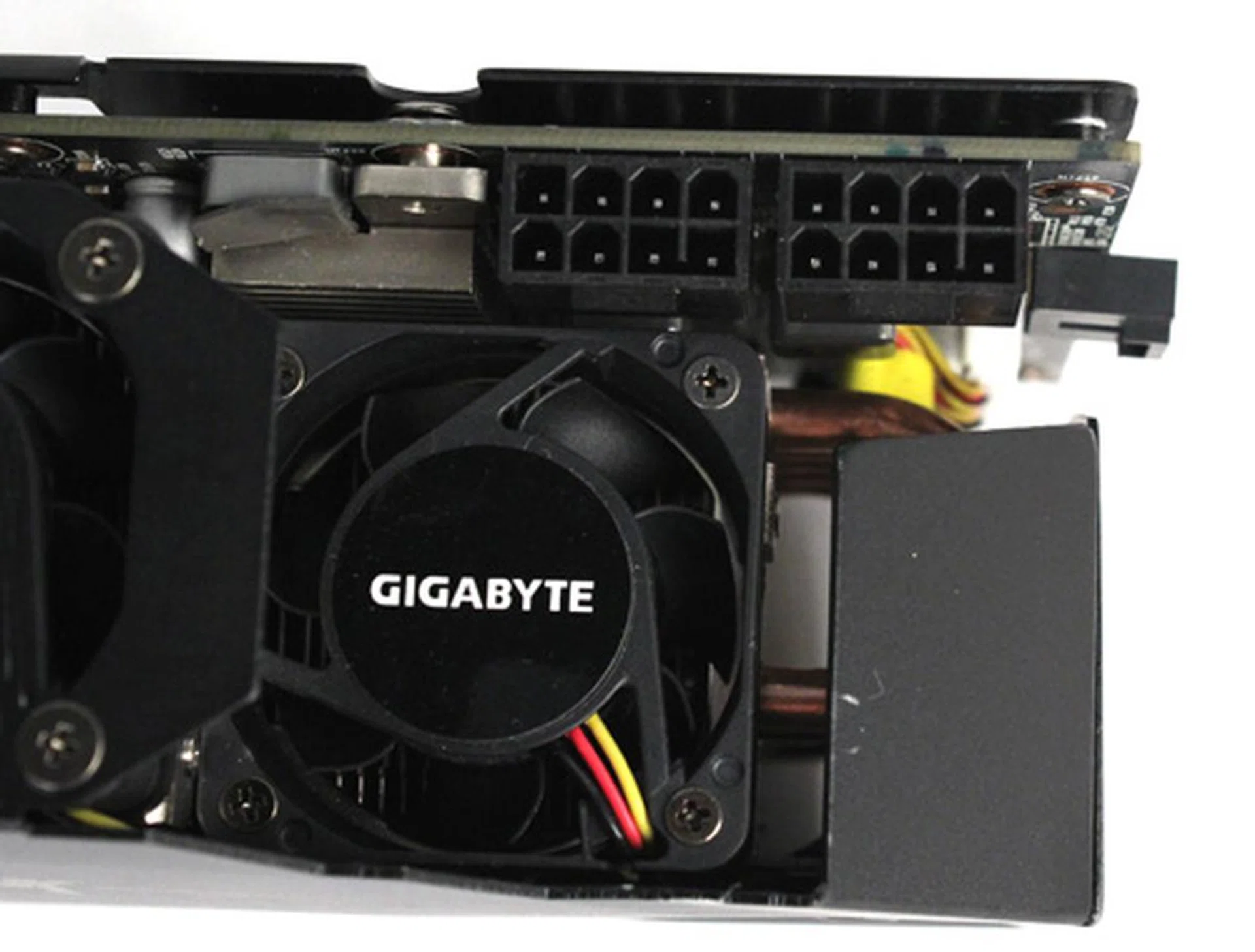 A monster card needs monster power. The Windforce 5X Super OC requires 2 x eight-pin Molex PCIe power connectors. Gigabyte recommends at least a 650W PSU.