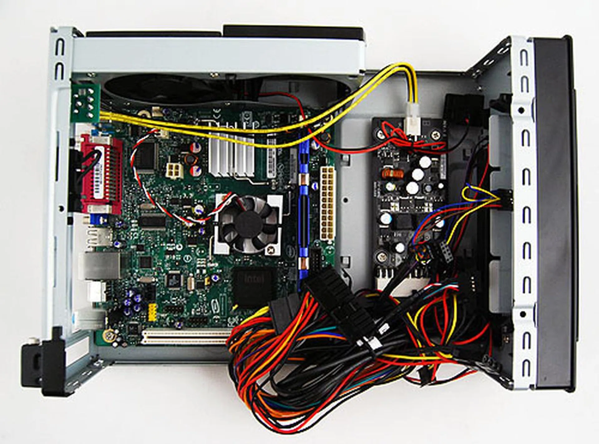 From this angle, we can see that the insides of the Antec ISK300-65 is actually quite spacious. However...