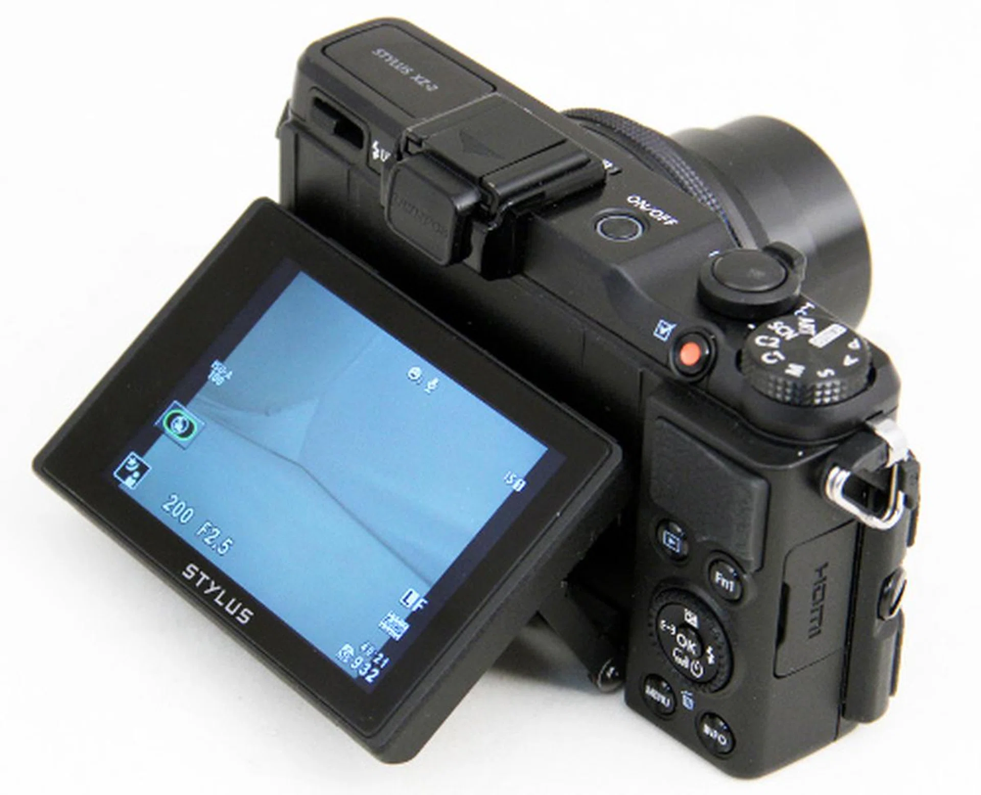 The XZ-2's display can be tilted and it is also touch-enabled, though oddly you cannot use the display to navigate the menus. 