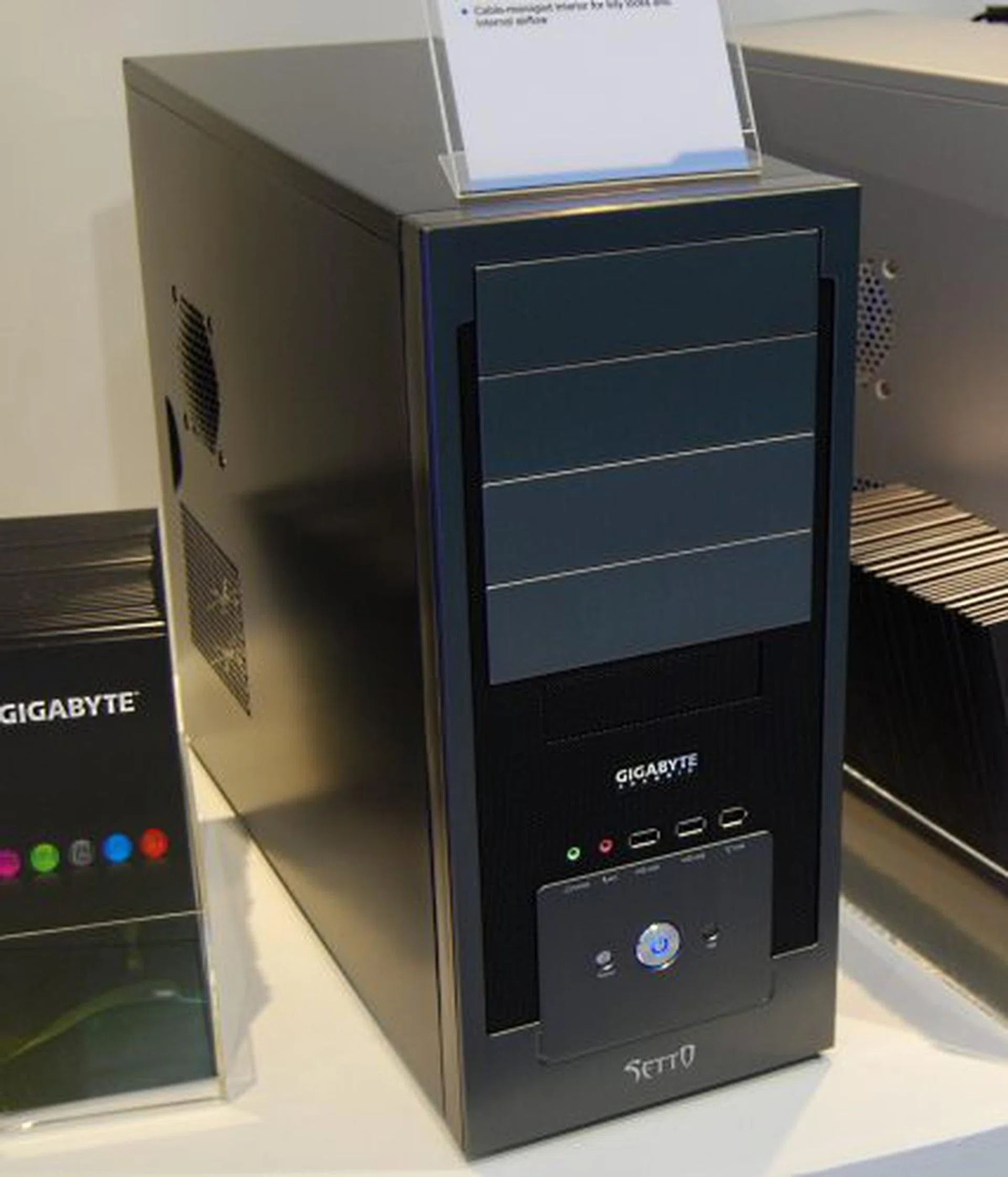  The aluminum Setto 1000 has a large 120mm filtered intake fan at the front but is suitable for liquid cooling, with outlets and mounting points for a radiator. Tool-free installation and cable management makes it a modern chassis, even if it does look slightly bland.  