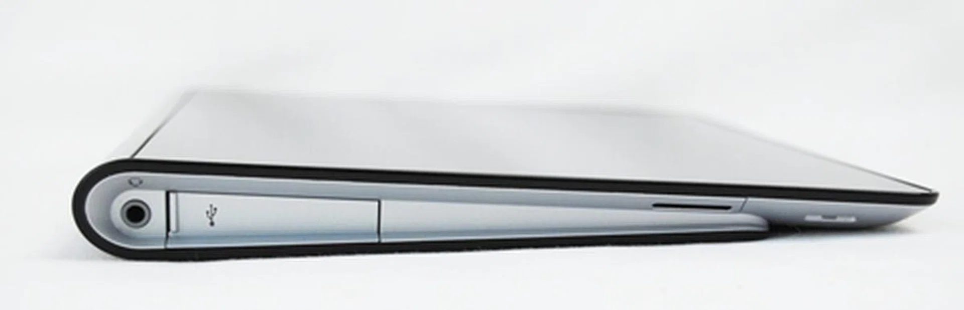 Sony sets out to redefine the way we hold the Tablet S with the unique folding design. It also helps to ease typing and provide a better viewing angle when the tablet is placed on a flat surface as the screen is elevated at a slight angle.