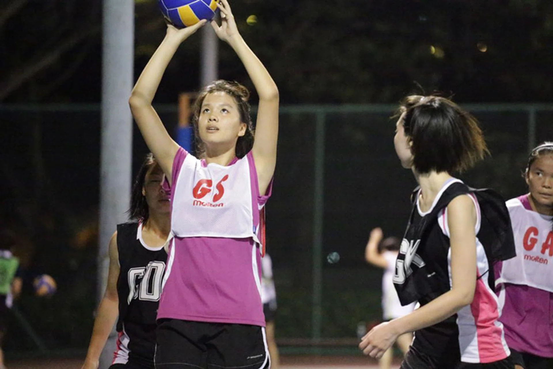 f/4 at 200mm, 1/1000 sec, ISO 51,200.