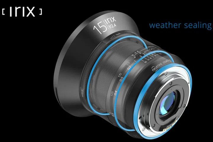 Weather sealing has been designed into the lens so you can use it anywhere. 