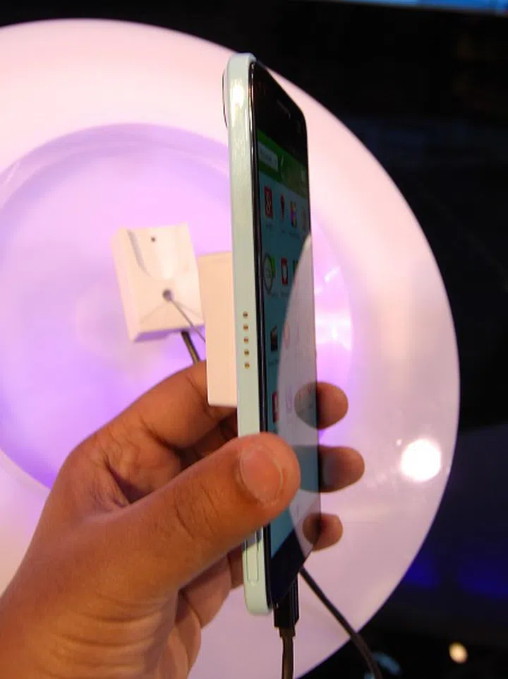 It's amazing how ZTE managed to squeeze in the 13-megapixel rear camera into the 6.9mm body of the Grand S. There is hardly any bulge.