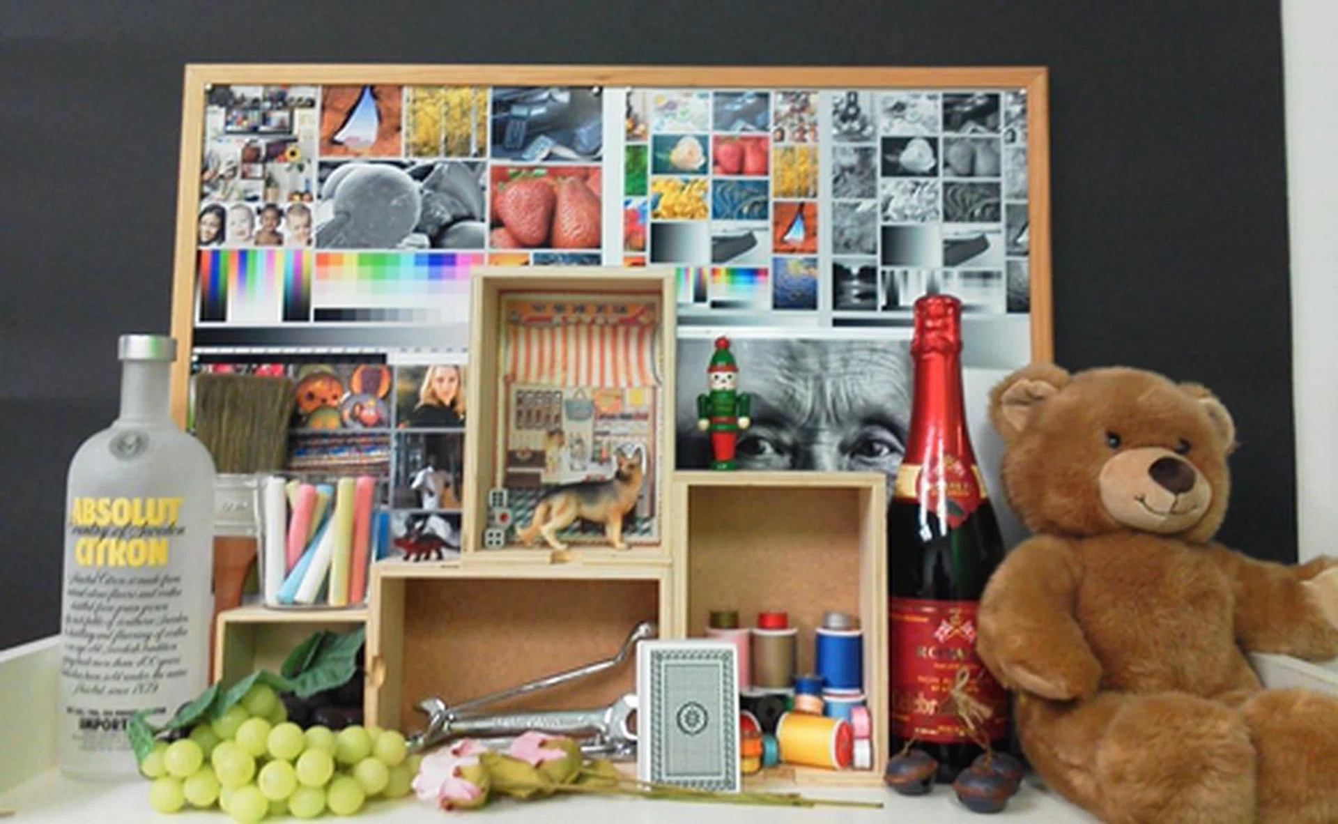 The Sony Tablet P takes images of a lower quality despite having the same camera module as the Tablet S. Noise levels are evidently higher although a decent amount of details are captured.