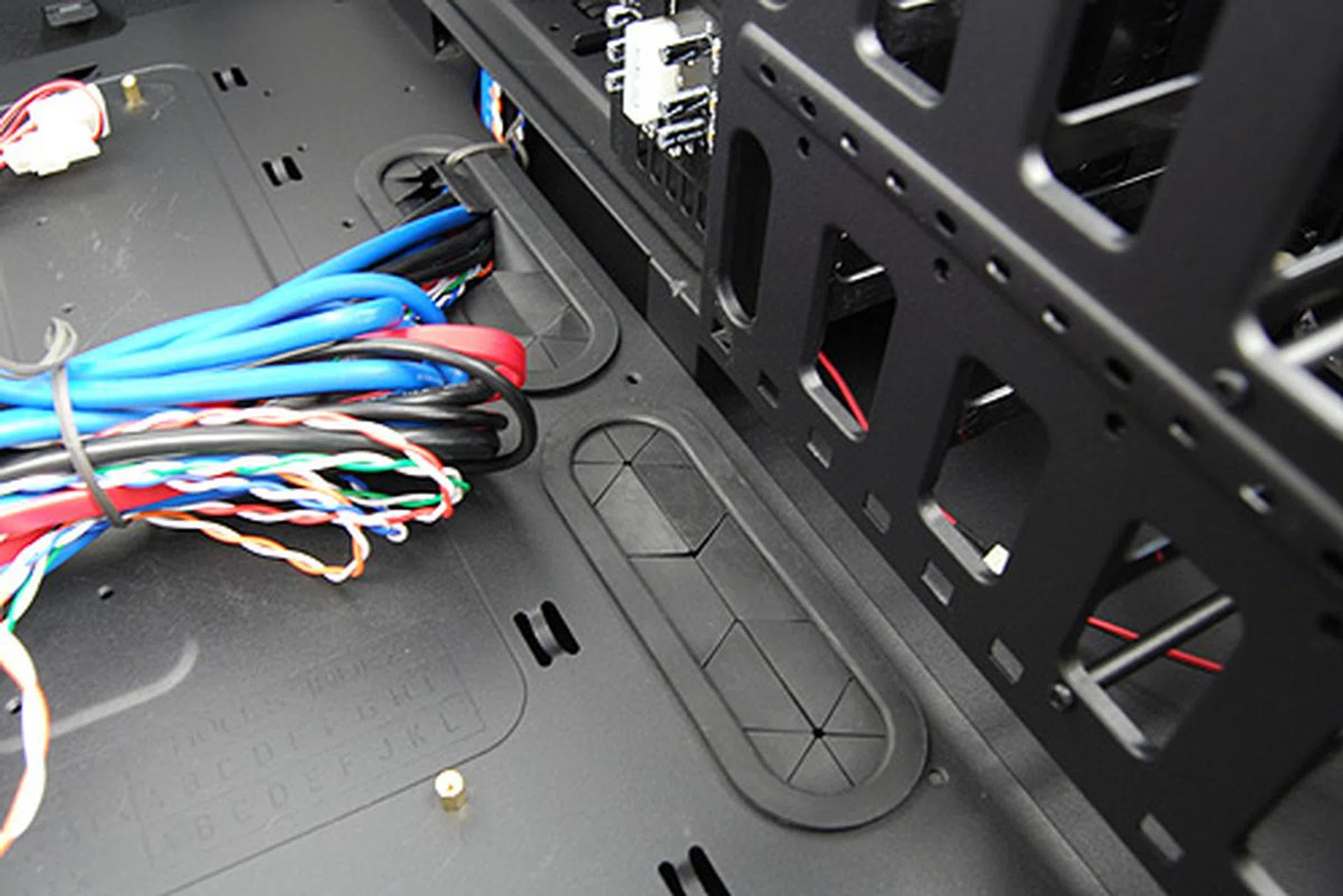 Grommets at the sides of the motherboard tray helps make cable management easier and tidier by routing some of the cable underneath the tray.