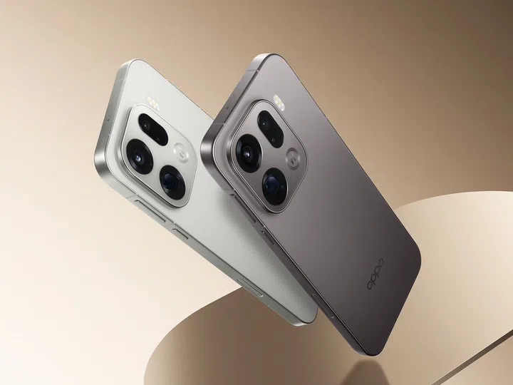 OPPO Find X9 Pro in Silk White and Titanium Charcoal (back to front) 