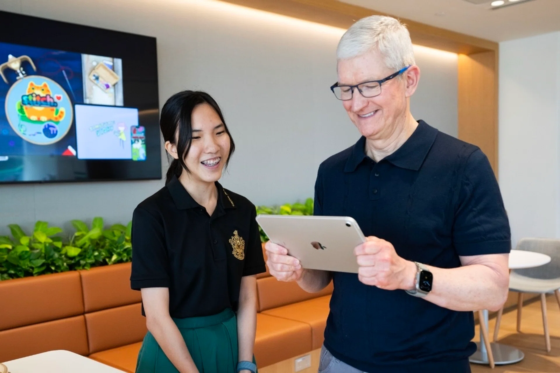 Apple CEO Tim Cook visits the first Apple Developer Center in Southeast Asia, surprising students attending one of the first events to be hosted at the Center. He attends a gaming showcase featuring indie game developers in the region. He meets Singaporean Swift Student Challenge Winner Tongue Jiang.
