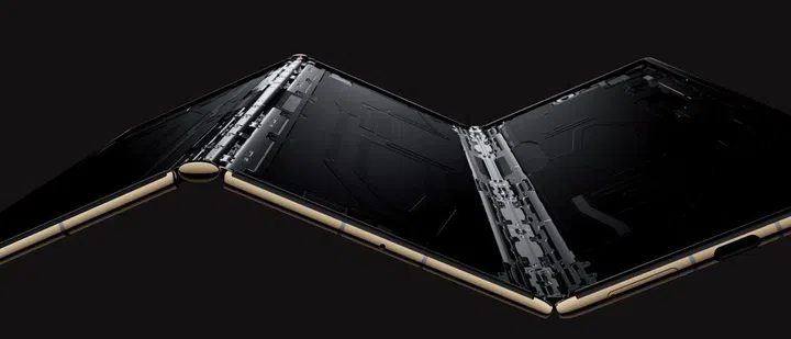 The hinges can apparently also fold back upon themselves. Photo: Huawei. 