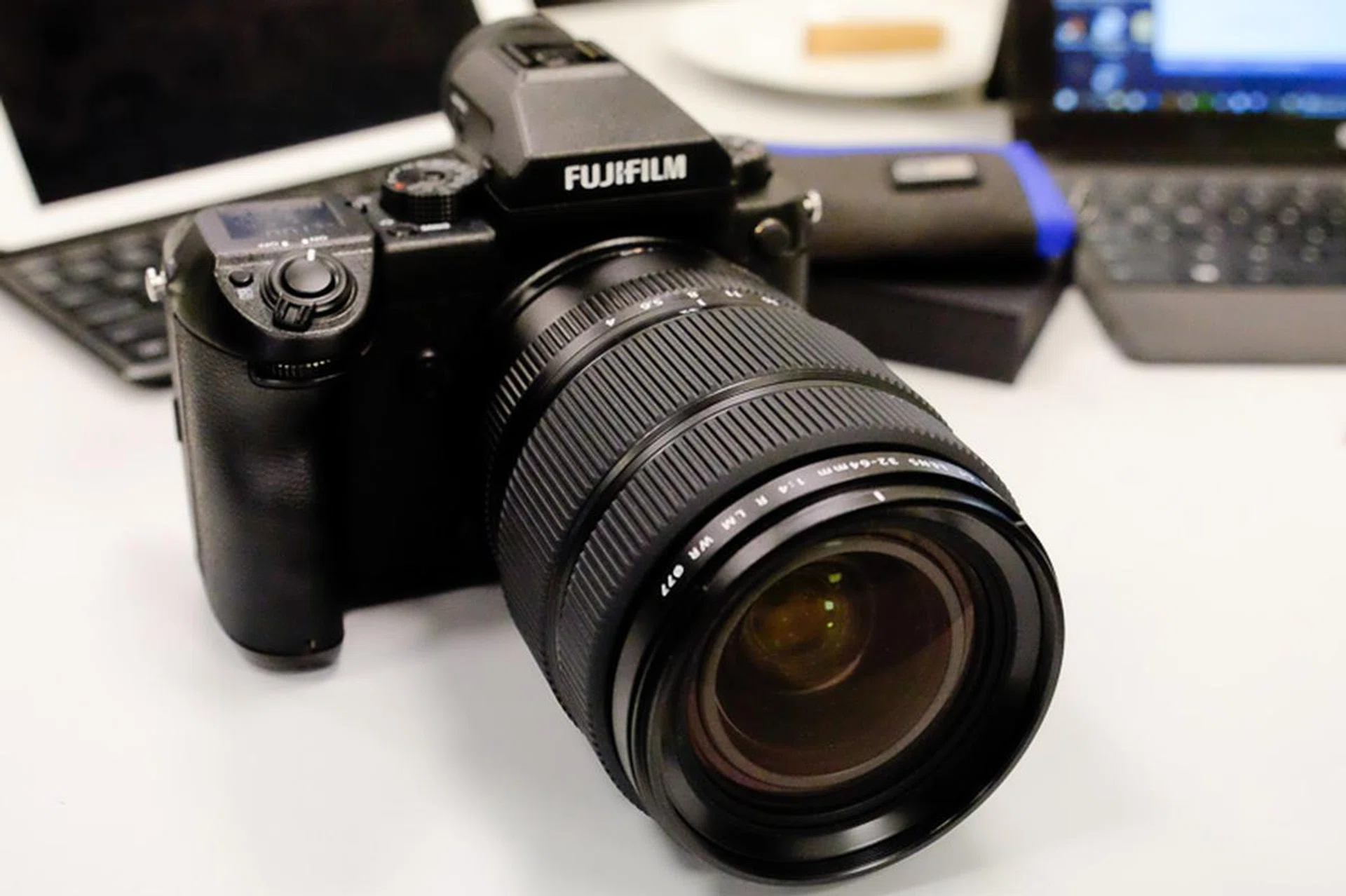 The GFX 50S with regular EVF attached is no larger than a 5D or D800 series camera.