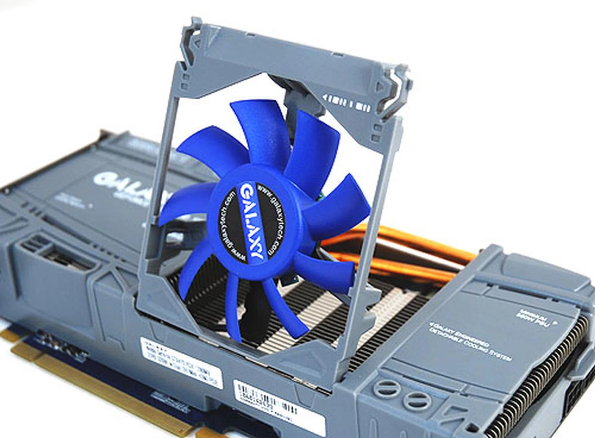 The fan is semi-detachable for easy cleaning and maintenance.