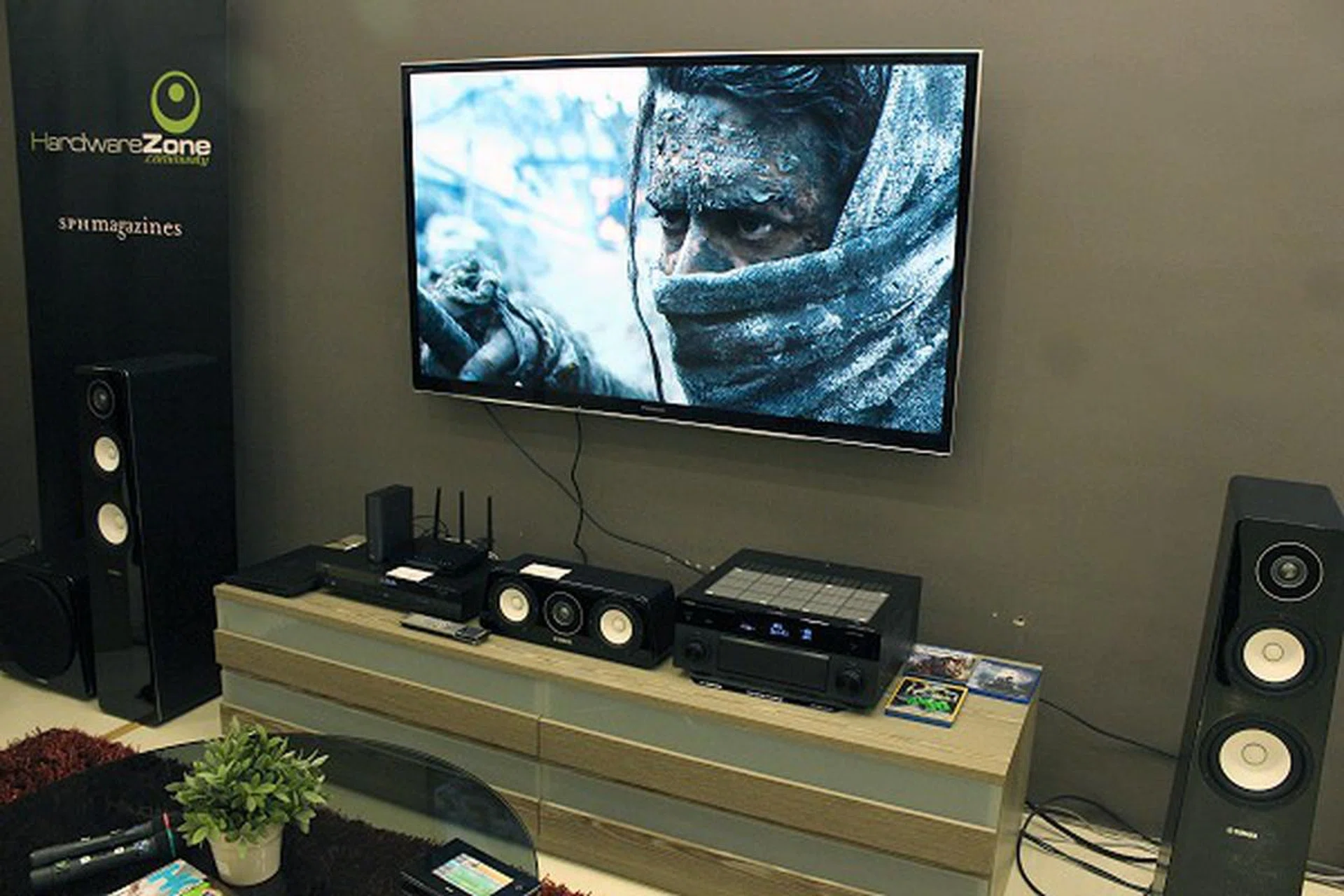 Of course it goes without saying, the audience was also treated to a movie clip that showcased the home theater equipment's full capability! Can you guess which movie is this scene from?