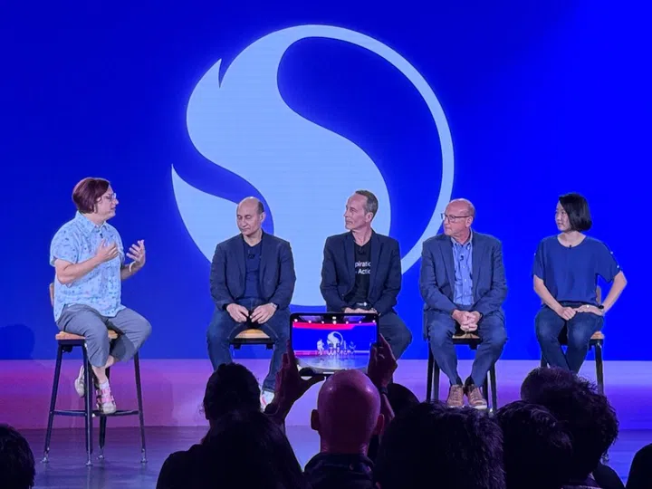 (From L to R, not including moderator): Durga Malladi (SVP, GM, Technology Planning and Edge Solutions at Qualcomm), Eric Dulkeith, PhD. (Stragetic Partnerships and Alliances for R&D at IBM), Rob Boetticher (Global Technology leader Automotive + Manufacturing at AWS), and Lucy Park (co-founder and CPO at Upstage).