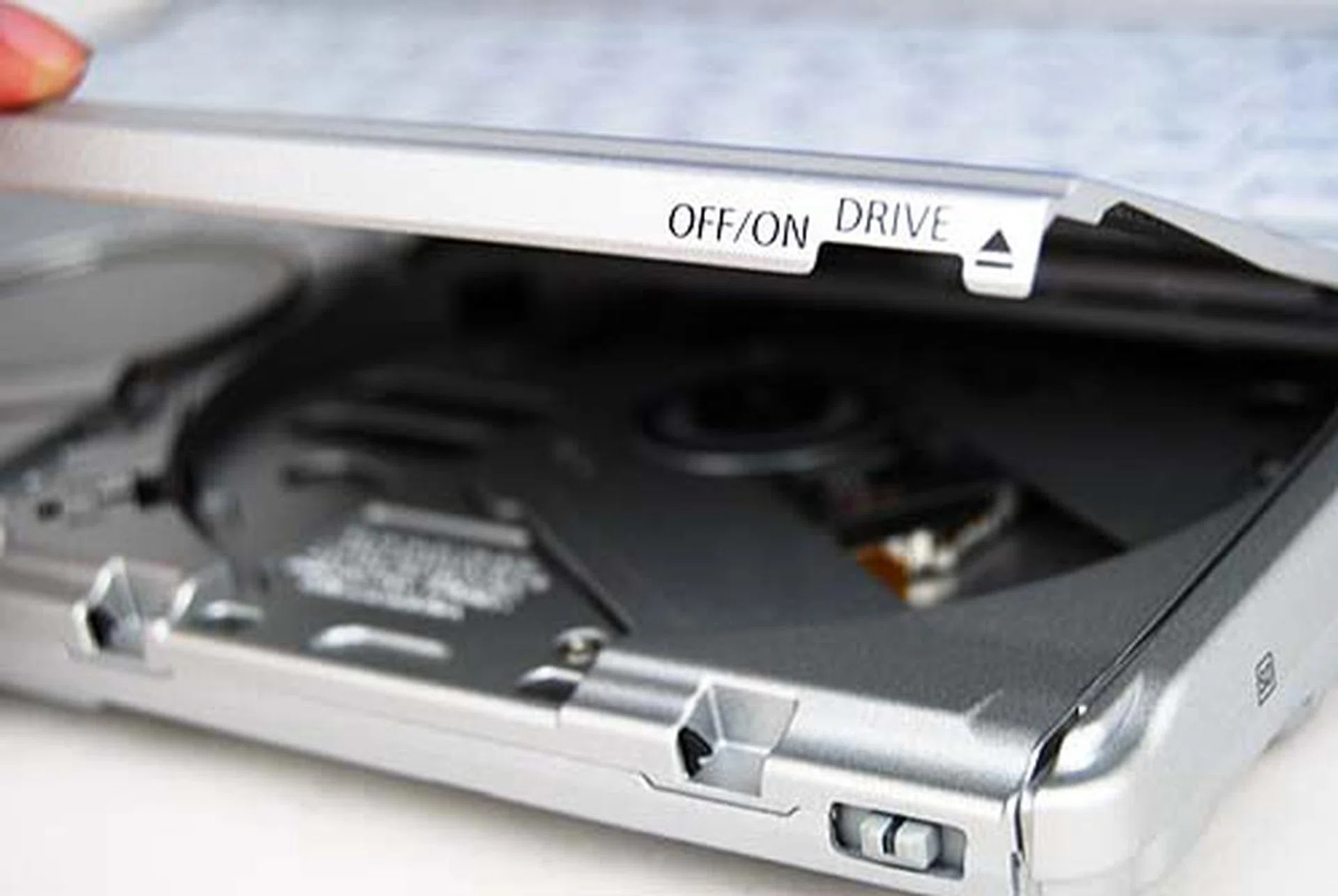 The built-in optical drive turns off when not in use to save power.