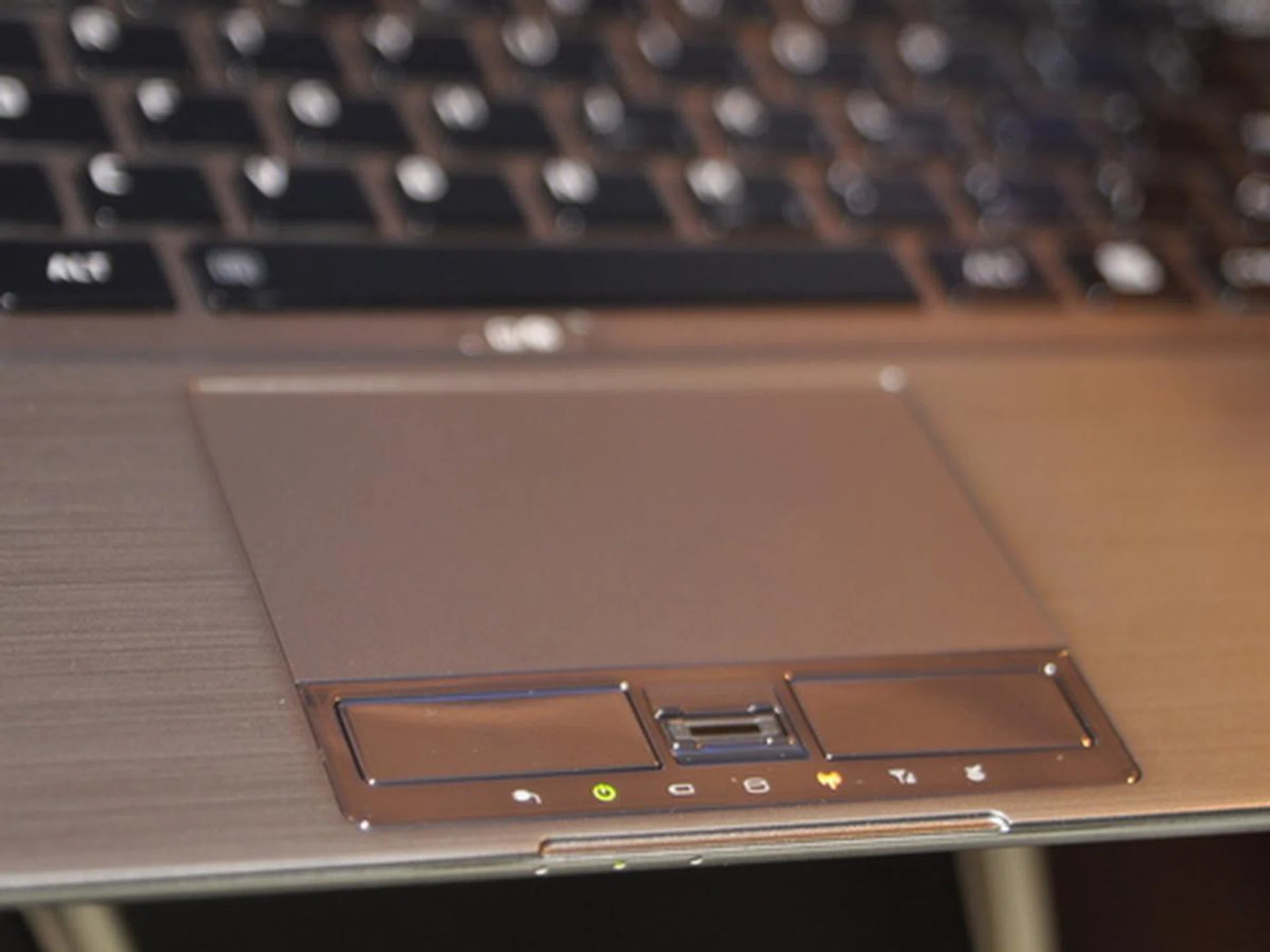 The trackpad is the one part that leaves us undecided about the Z830. We'd like to have large trackpads, but enterprises that are slow to adopt new and exciting technology will be more comfortable with a more conventional trackpad. 