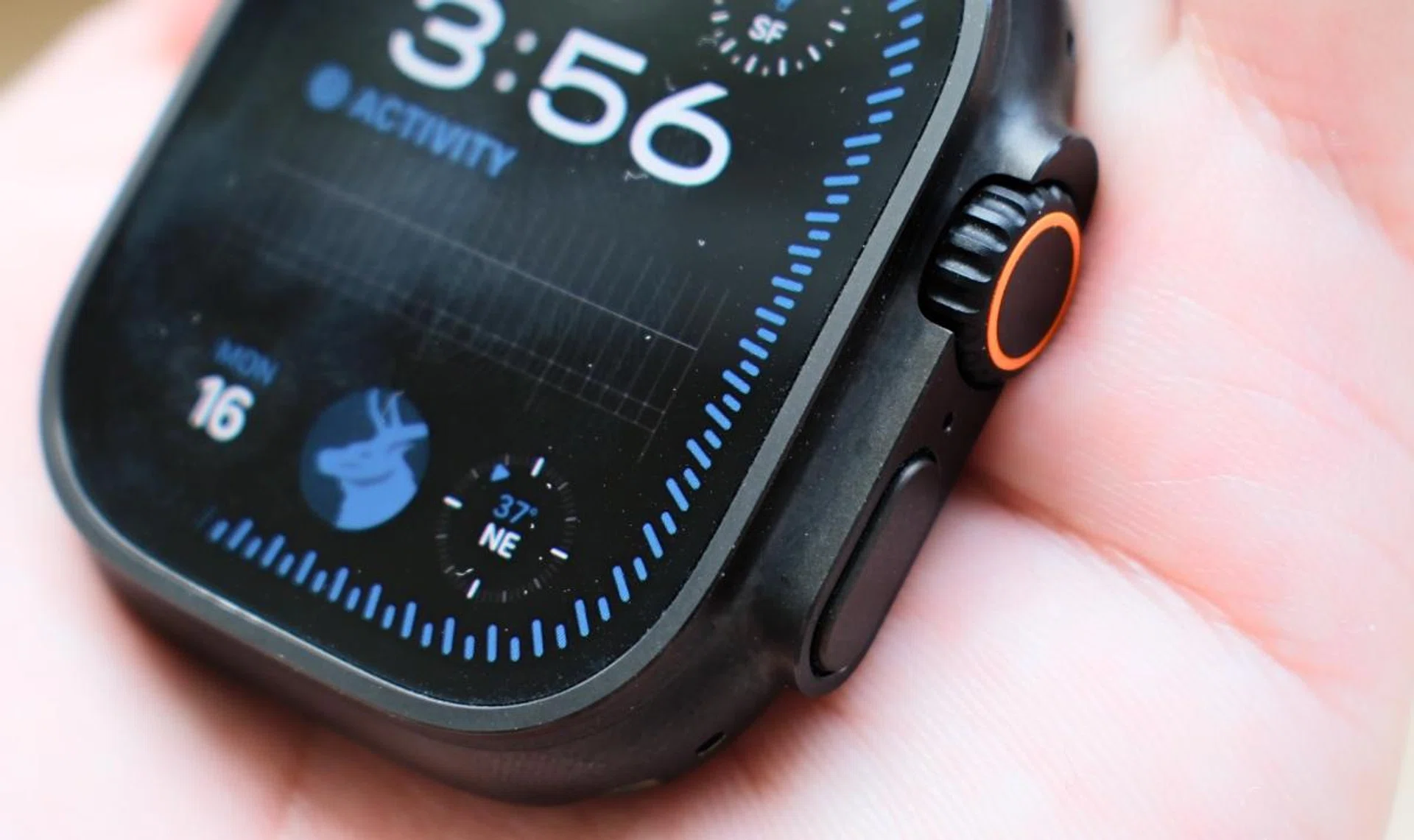 The black was achieved using a DLC PVD coating that is said to be extremely scratch resistant. Photo: HWZ
