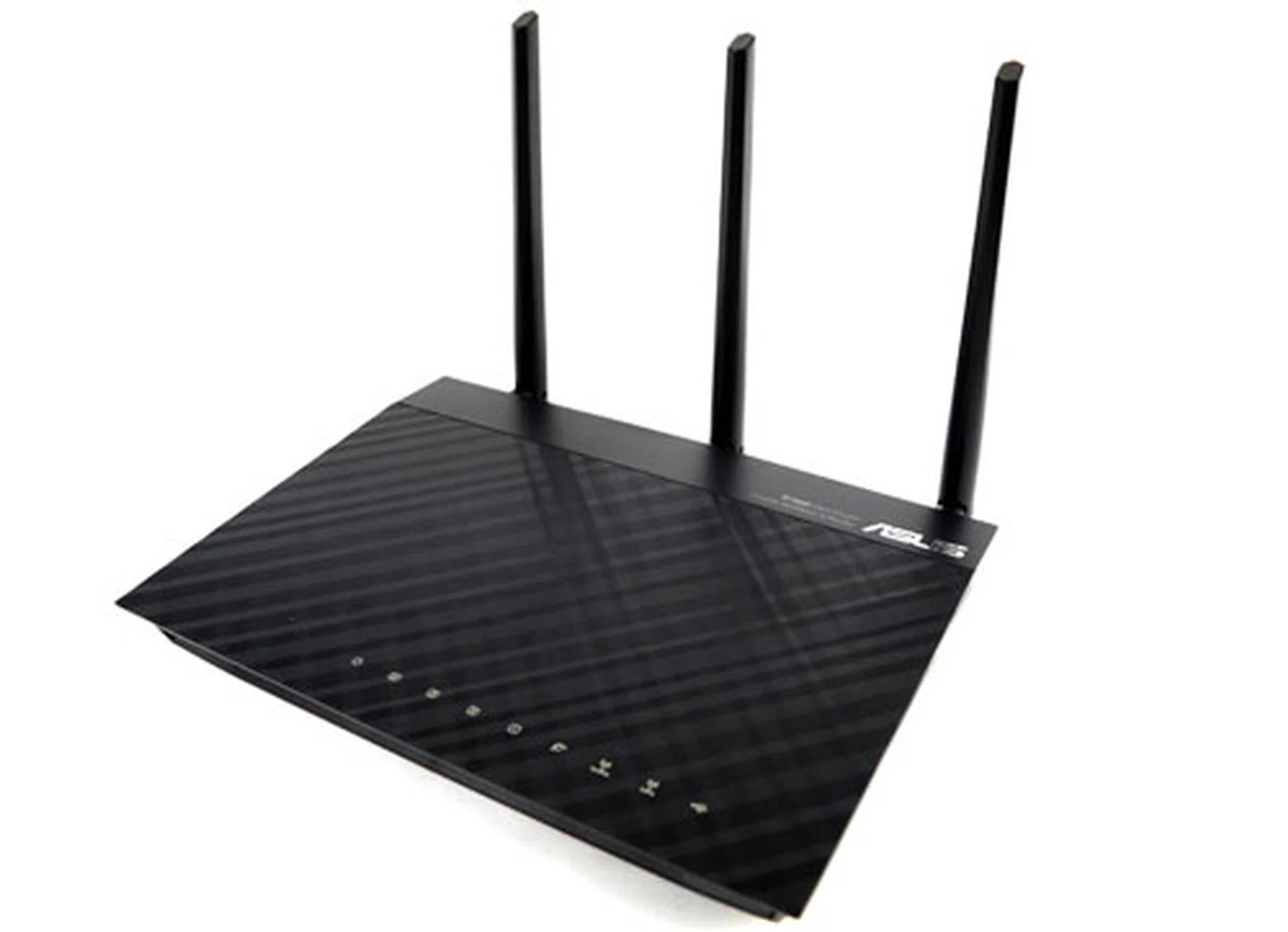 We didn't expect ASUS to revert back to external antennas on their latest router, but they did. The presence of detachable antennas also suggests that it's possible to upgrade them if need be. 