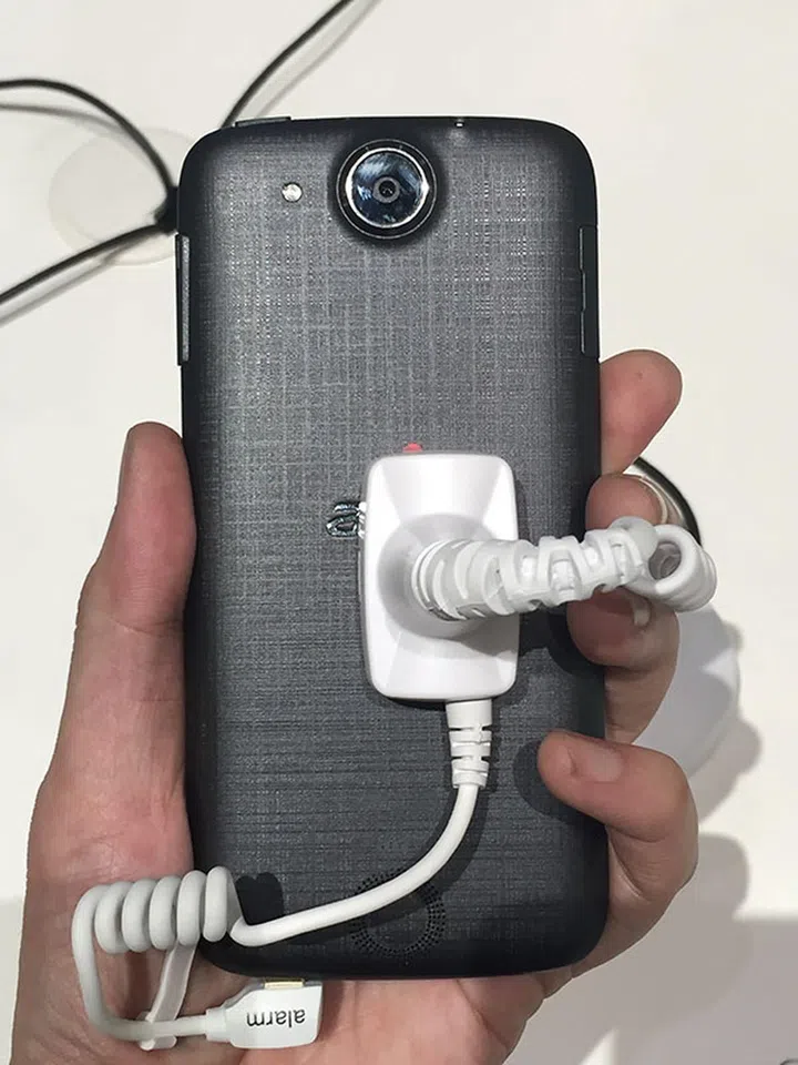 The rear of the Jade Z features a fairly attractive textured pattern. This is the black model (which is really more of a grey color)