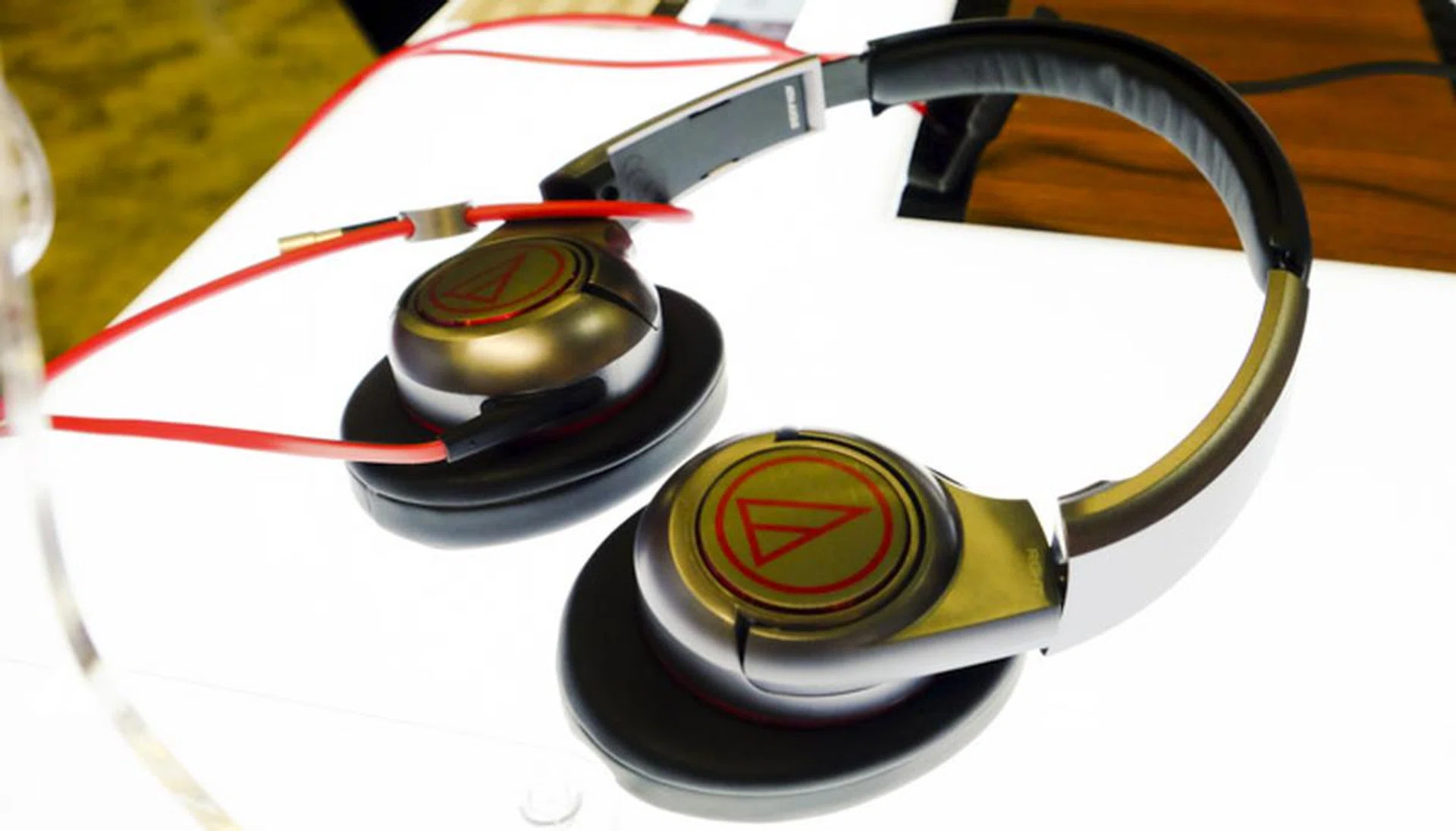 The new Audio-Technica SonicFuel ATH-AX5iS has just been exclusively launched at Comex and goes for $88 with a free limited edition Audio-Technica tote bag. DBS cardmembers also get a $5 Anderson's icecream voucher.