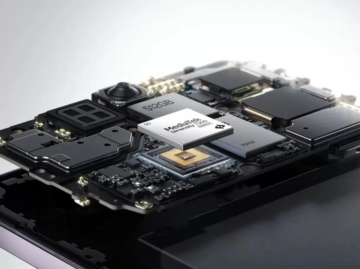 Both Reno12 and Reno12 Pro use the same MediaTek Dimensity 7300-Energy chipset.