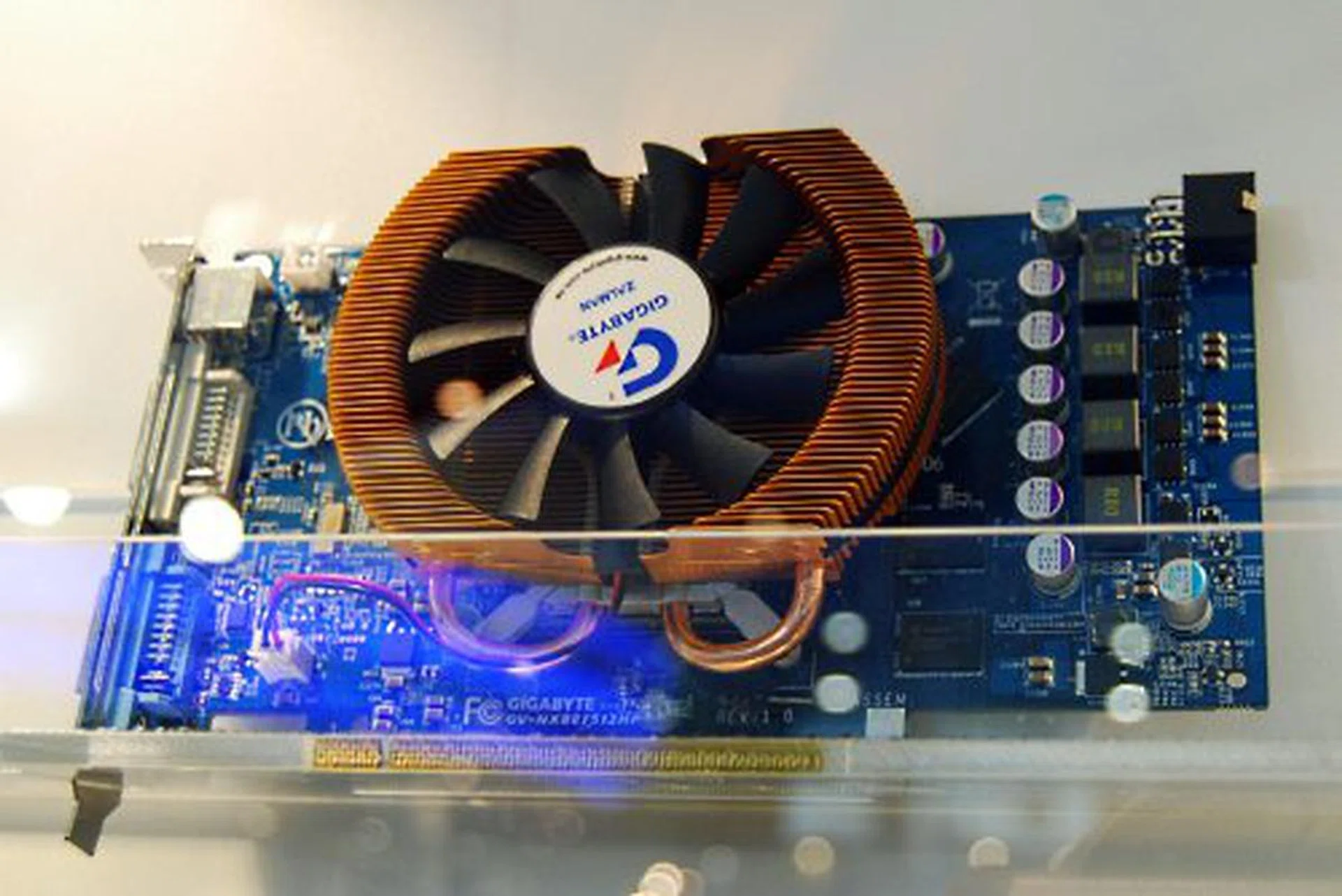  Featuring a Zalman VF830 heat pipe based cooler, the Gigabyte GV-NX88T512HP is another TurboForce powered card using the popular GeForce 8800 GT GPU. It's not new like we said, but we bet sales are still healthy for this GPU in general.  
