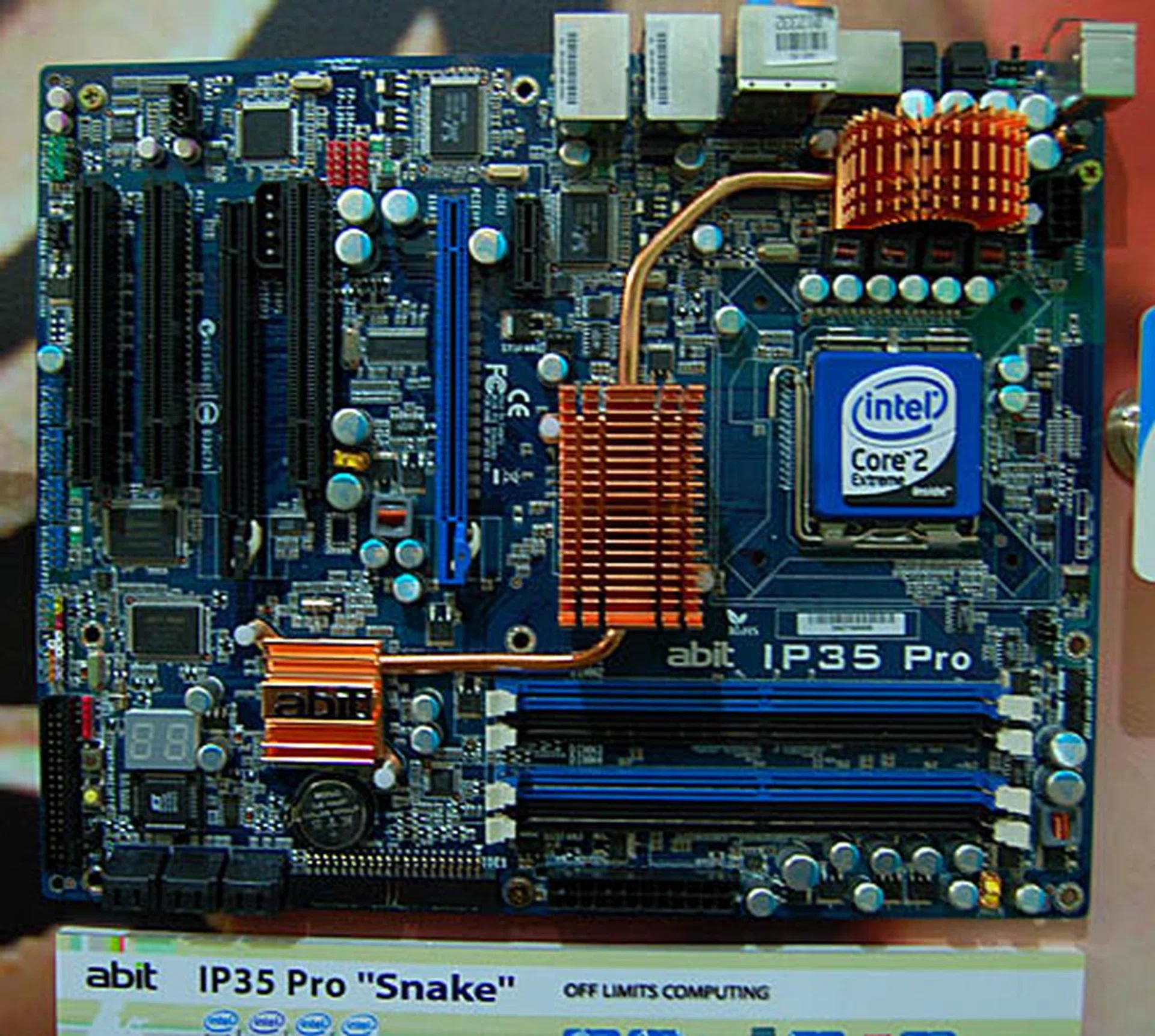  With slightly enhanced features, the abit IP35 Pro, nicknamed the Snake comes with additional HDMI output, CMOS reset button and uGuru technology. It also has one more Gigabit LAN ports than the 'mainstream' Dark Raider. There are also two PCIe x 16 lanes on this enthusiast class, overclocking oriented board.  