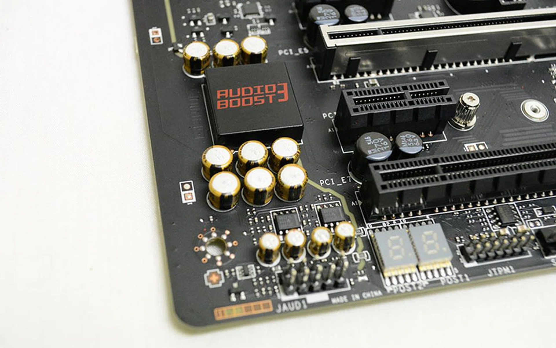 MSI has upgraded the audio circuitry on the Z170A Gaming M7 to Audio Boost 3.