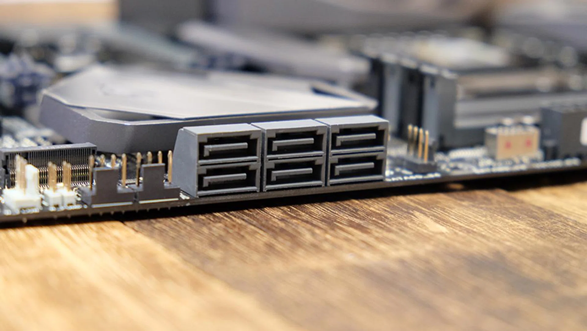 ASUS has included a total of six SATA 6Gbps ports.