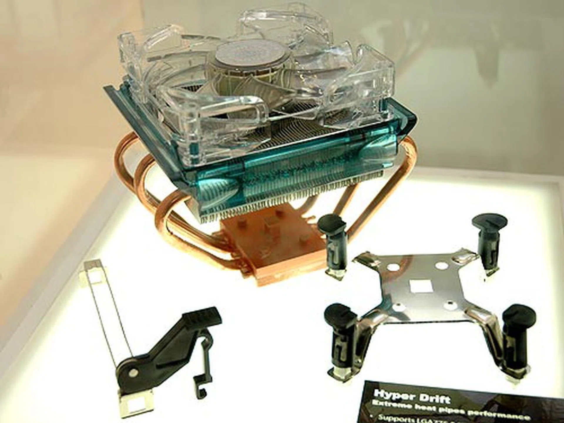 The Hyper Drift cooler features up to six heatpipes (three on each side) and a large 100mm fan. Using a variable fan speed controller, you can adjust the fan speed between 800 to 2800 RPM. The Hyper Drift supports both Socket 939 (or Socket 754) and LGA775 processors.