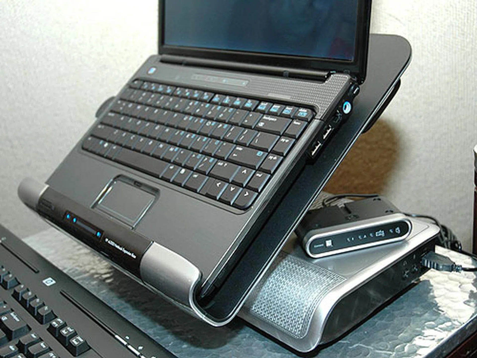 More ports are located on the right side of the expansion base. On the left, there's a hard drive bay that lets you add external storage to your notebook. The additional hard drive however, is sold seperately.