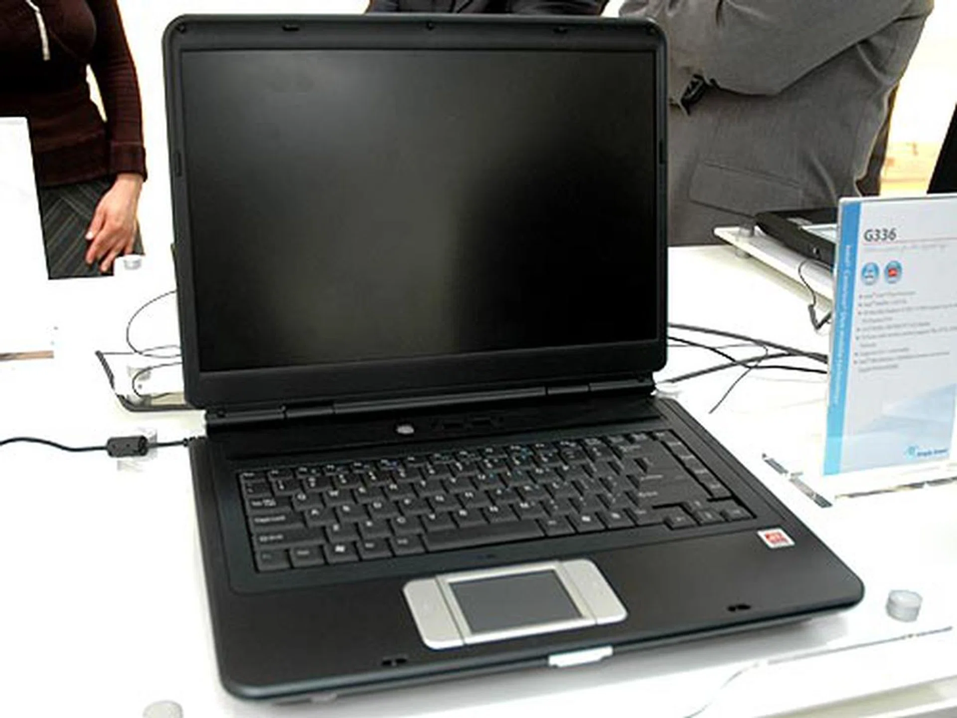 The G336 is yet another new notebook based on the Intel Napa platform. It's an all-rounder notebook that can be fitted with either an Intel Core Duo or Core Solo processor. Based on the Intel 945PM chipset, the notebook comes with an ATI Mobility Radeon X1400 or X1300 discrete graphics engine that serves to offer users decent 3D graphics acceleration for most mainstream games. Besides that, it also comes with a TV Tuner with remote control.