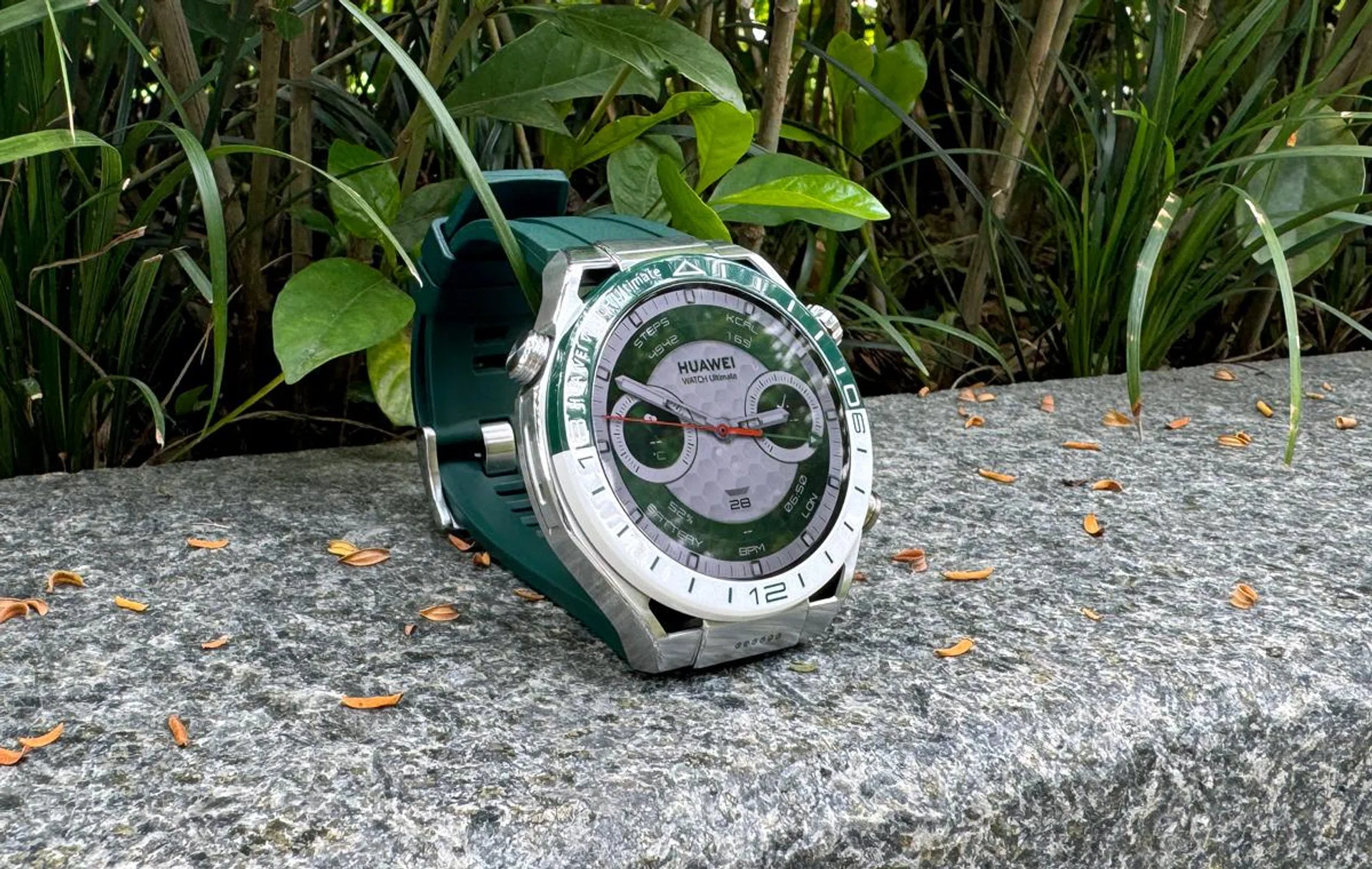 Huawei Watch Ultimate Green Edition, which comes with even more advanced golf tracking features. Photo: HWZ.
