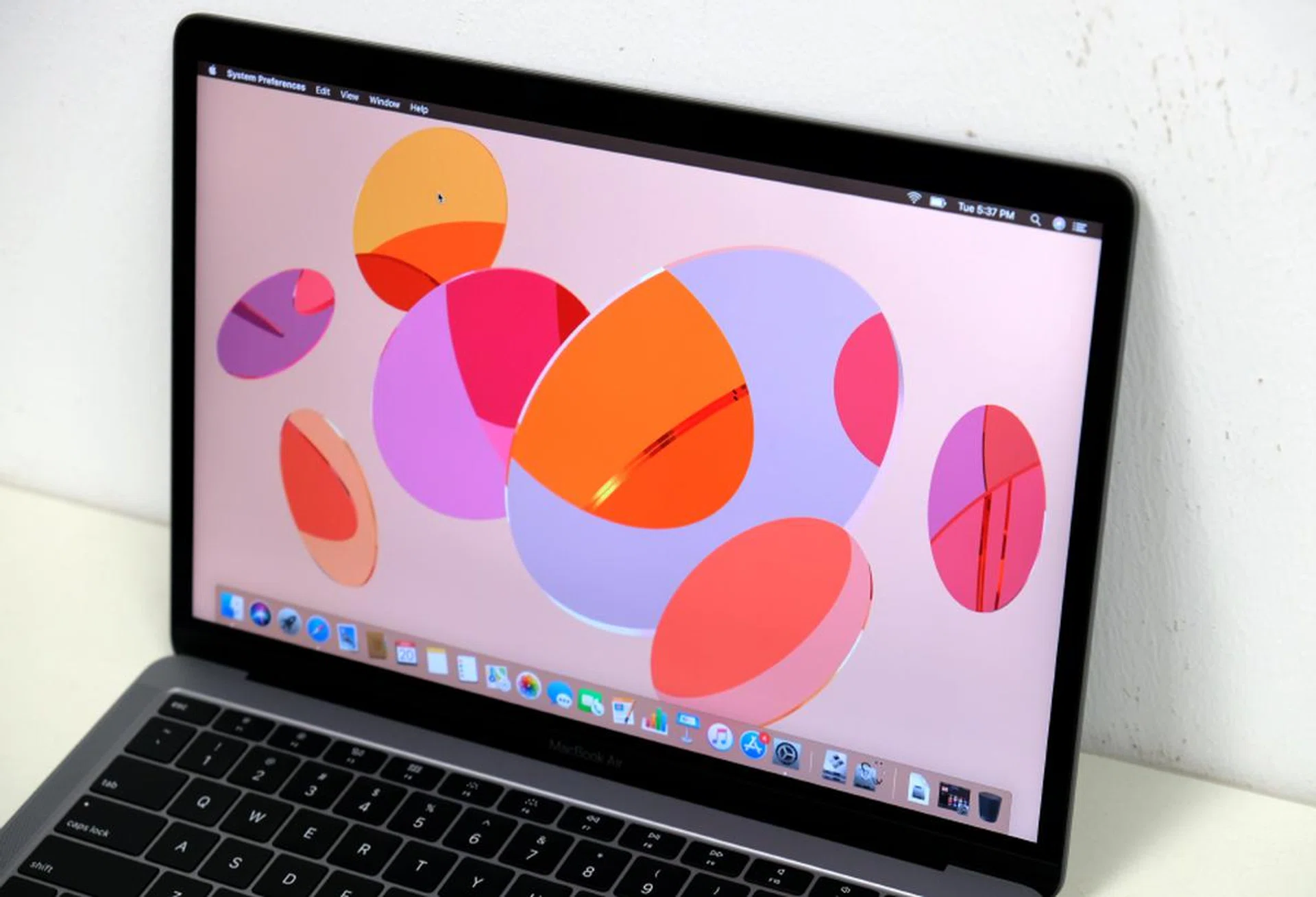 The MacBook Air's display is good, but it isn't a match for the MacBook Pro. Note also how the bezels aren't as thin compared to today's crop of Windows ultraportable notebooks.