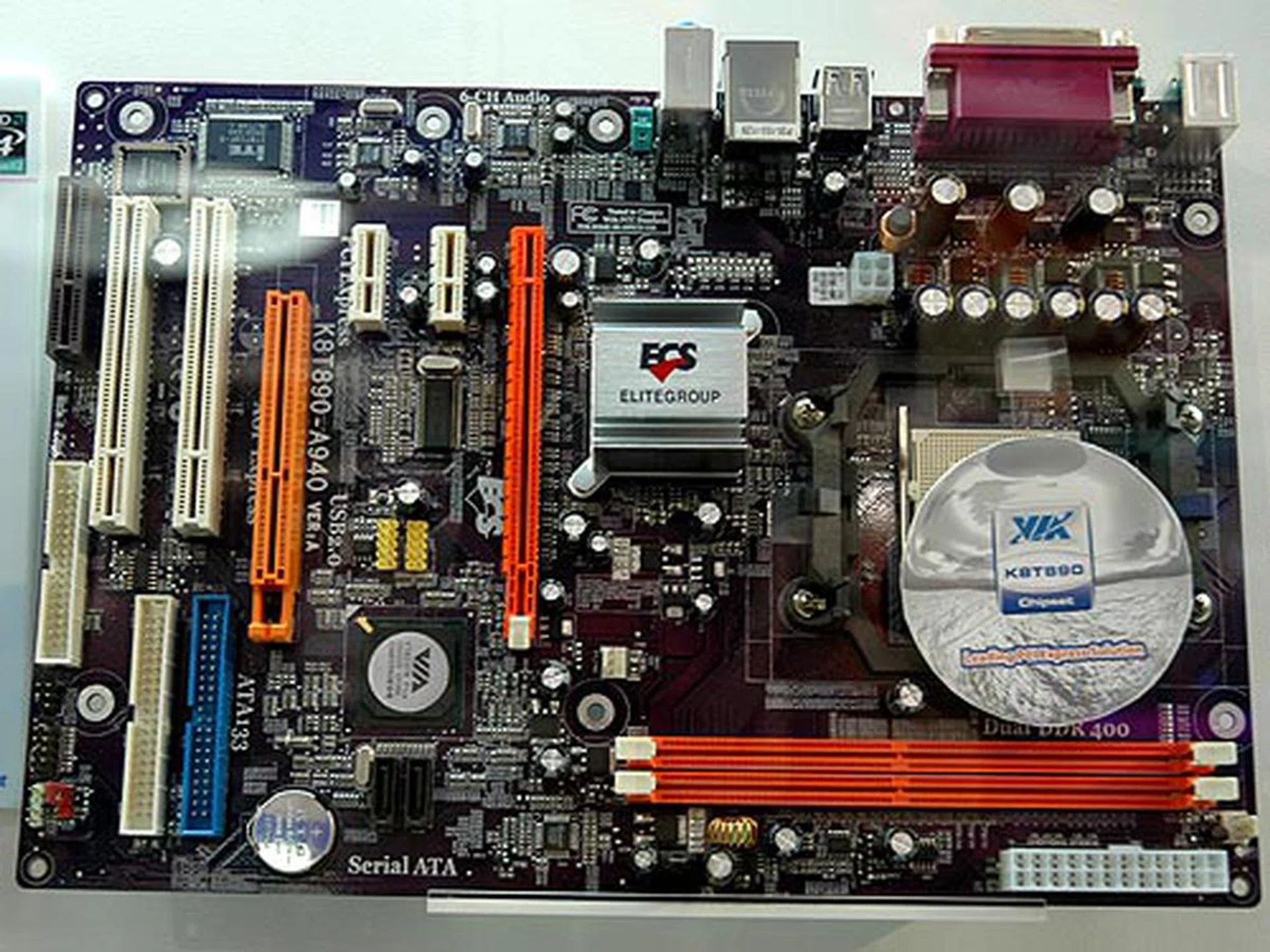 The K8T890-A940 is based on the VIA K8T890 chipset that has been updated from the previous K8T890-A to support the new Socket M2 processor. It comes with one PCIe x16 graphics slot, one AGP Express slot (for legacy AGP graphics cards), two PCIe x1 slots, two PCI slots, two SATA RAID ports and one Fast Ethernet port.