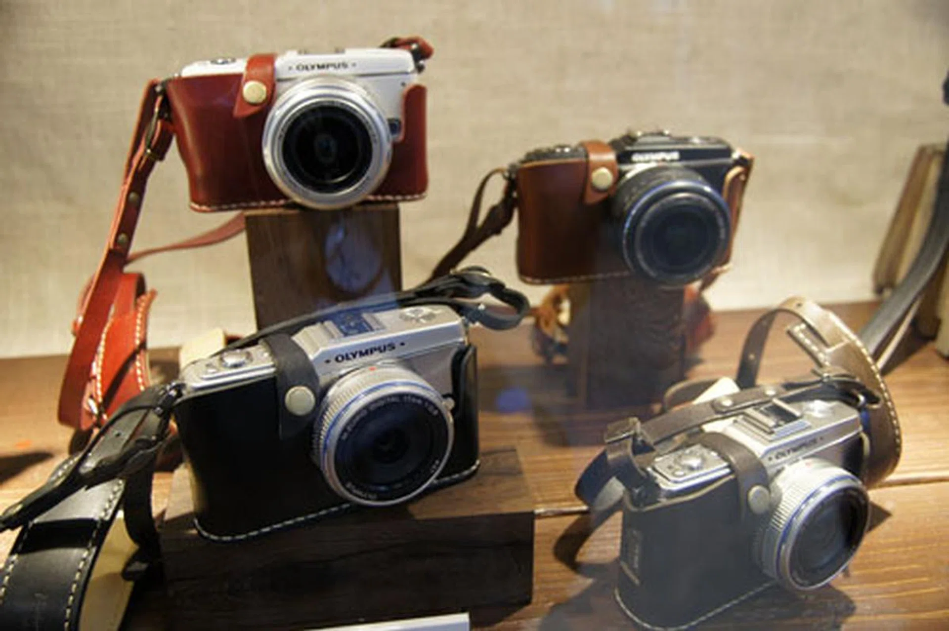 Spot the family resemblance with the PEN E-P1s & 2s?