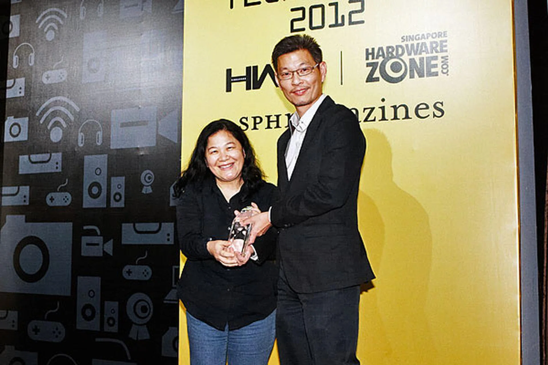 NVIDIA went home with two awards: Editor's Choice for Best Enthusiast Graphics Chip and Reader's Choice for Best Gaming Graphics Processor Brand. Receiving the awards was Ms. Melody Tu, NVIDIA's Senior PR Manager for APAC.