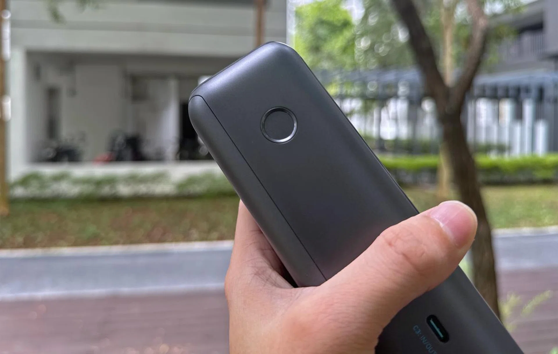 Anker 25,000mAh Power Bank (165W, Built-In and Retractable Cables). Photo: HWZ.